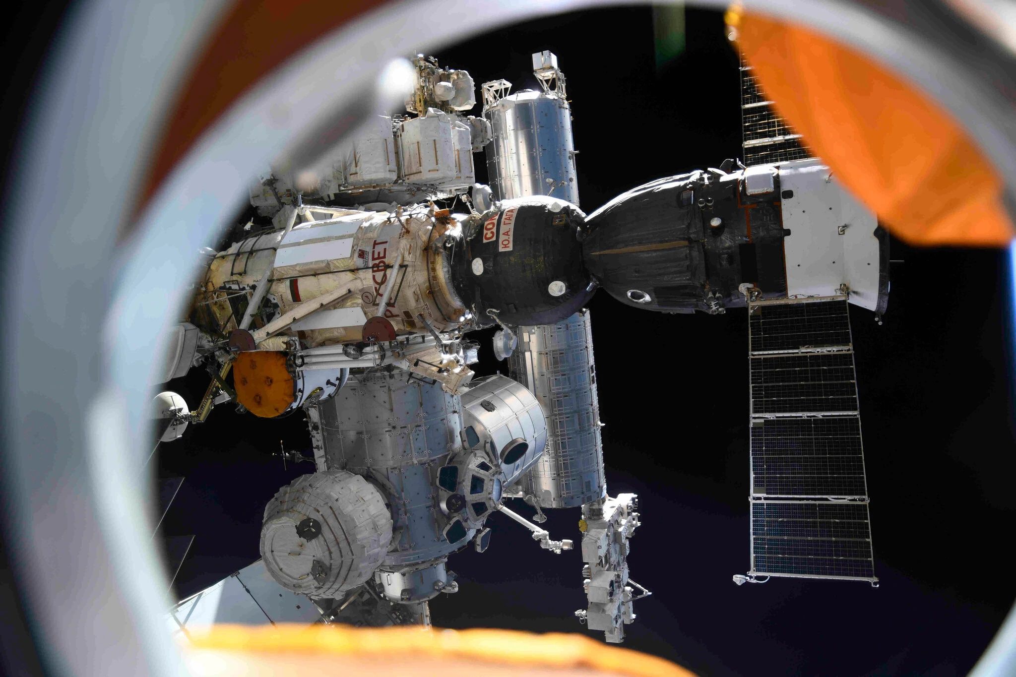 کپسول سایوز به ایستگاه فضایی بین المللی متصل می شود