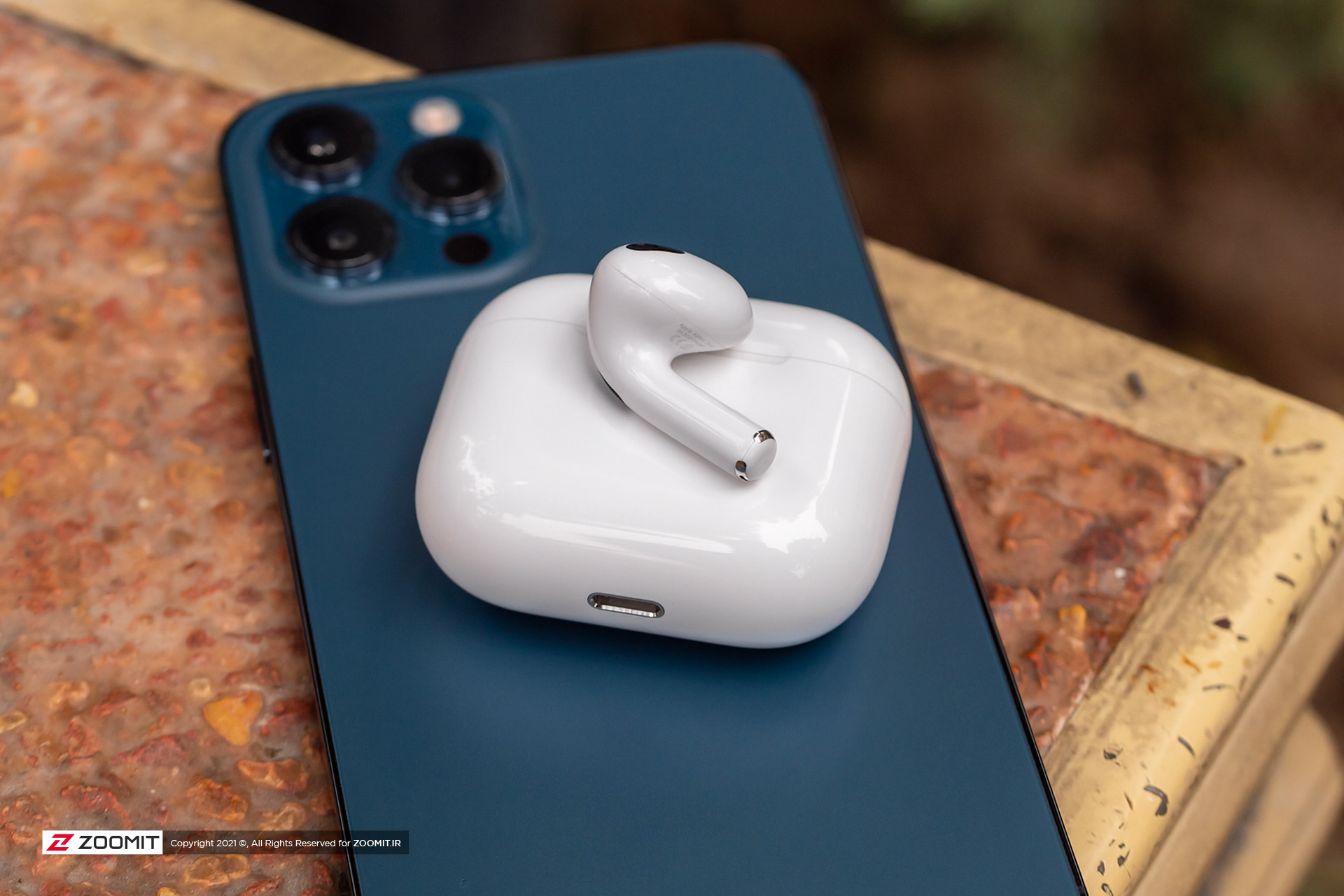airpods 3rd generation case on iphone 12 pro max - زندگی درون سیب؛ اپل چگونه در حال تسلط کامل بر دنیا است
