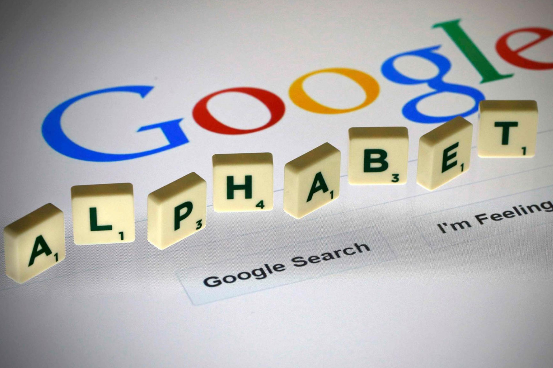 ارزش شرکت مادر گوگل برای مدت کوتاهی به ۲ تریلیون دلار رسید