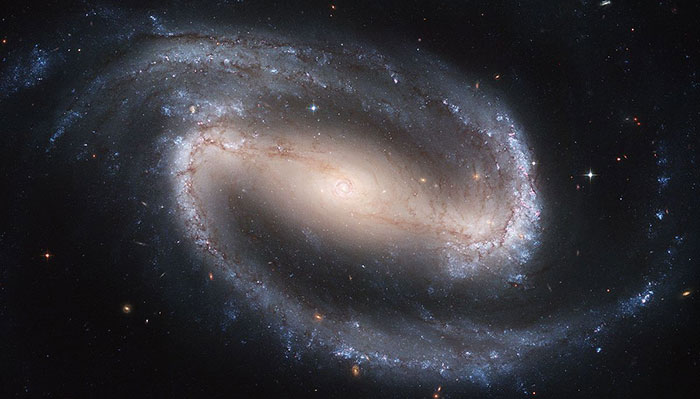 کهکشان مارپیچی میله دار
