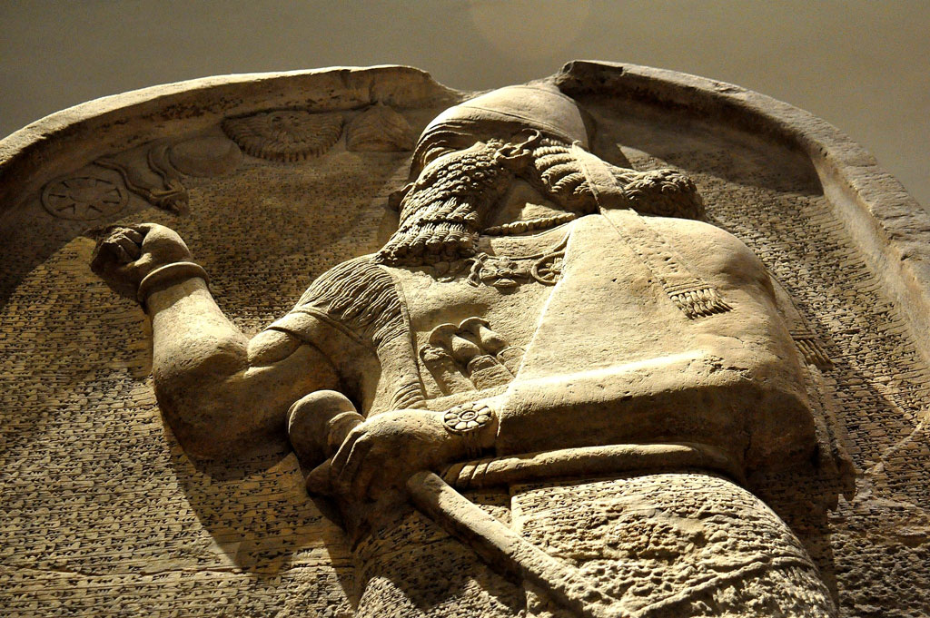 آشورنصیرپال دوم ستونی از گوشت انسان ساخت