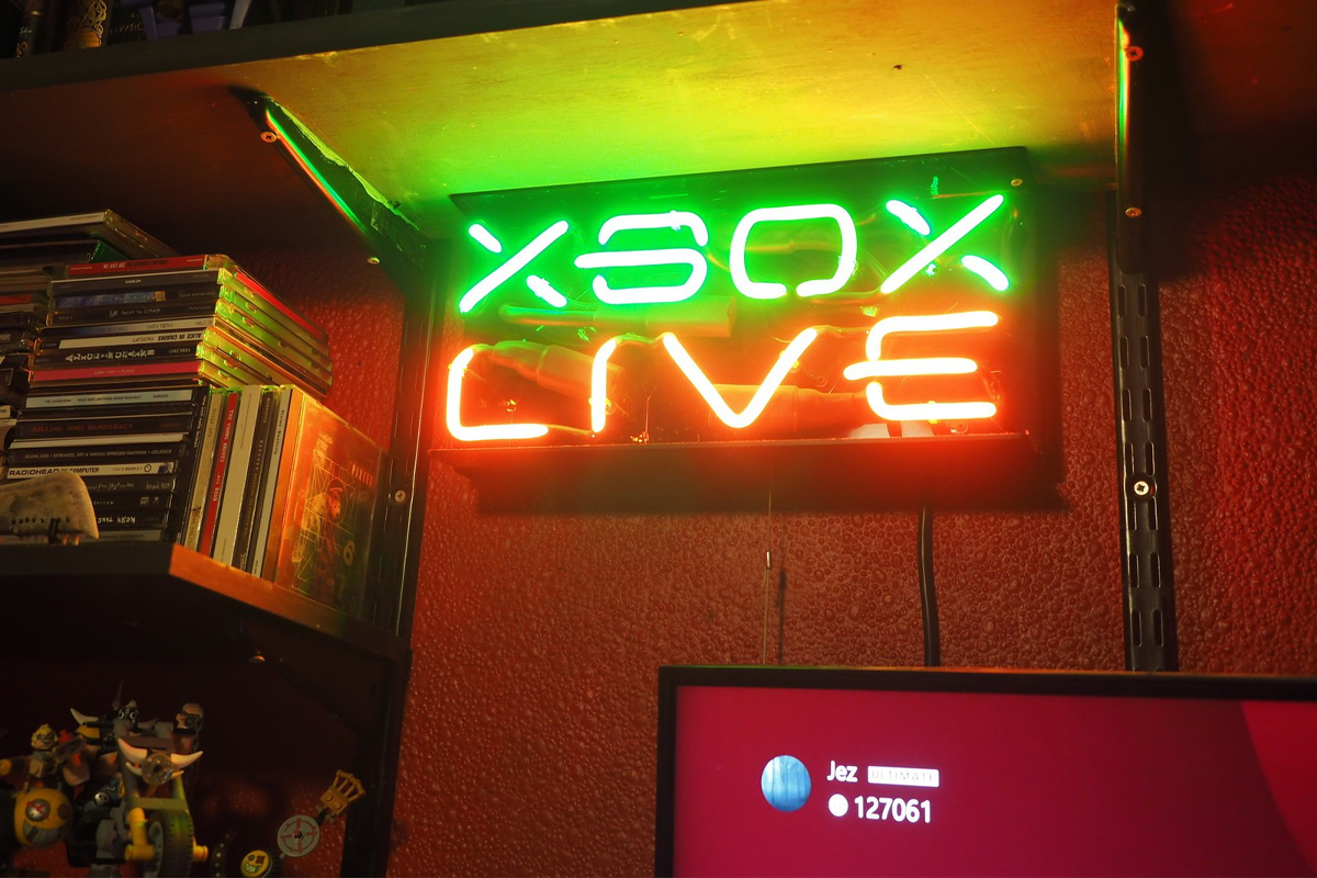 ویدیوی تبلیغاتی Xbox Live در سال ۲۰۰۲؛ ماشین زمان ایکس باکس