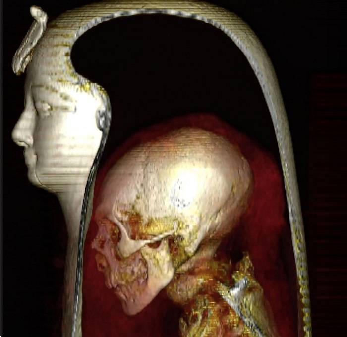 Pharaoh / mummy's skull and skeleton