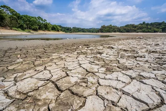 Taiwan drought on a lake