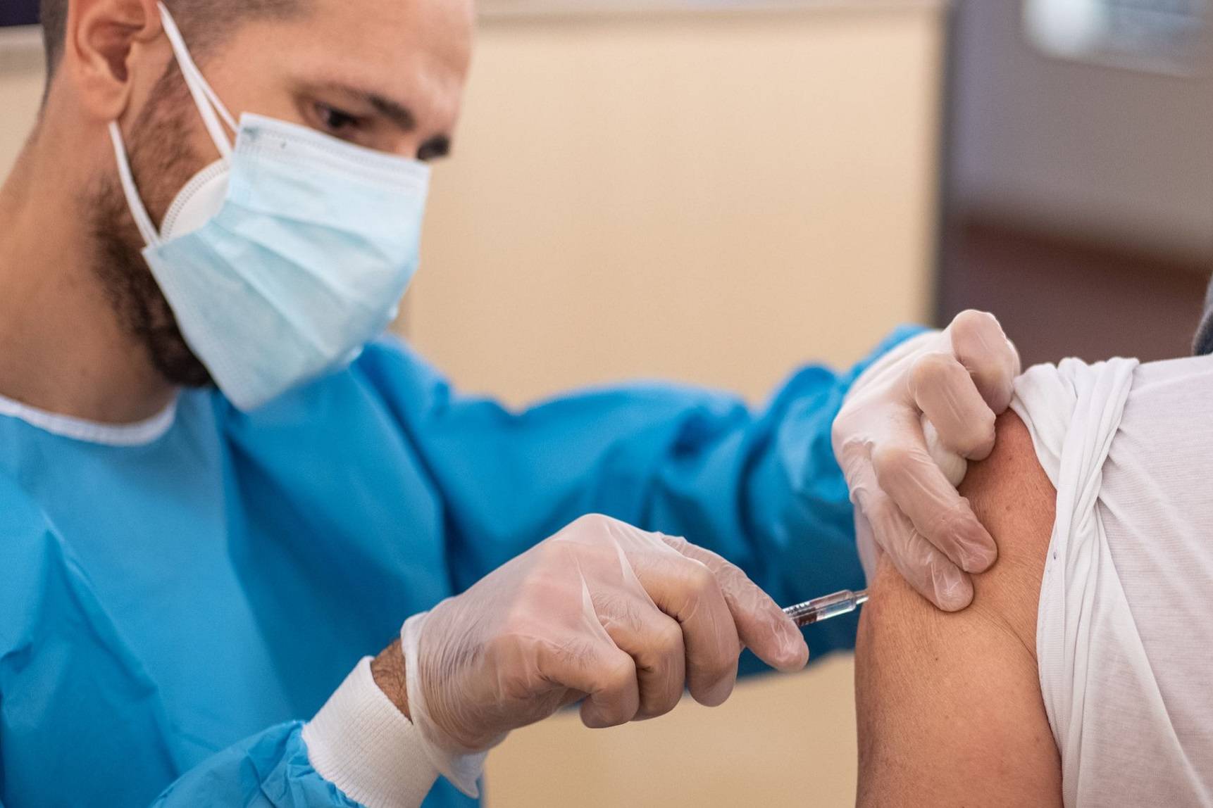 اگر واکسن کووید را دریافت کنید، هنوز ممکن است دیگران را عفونی کنید؟