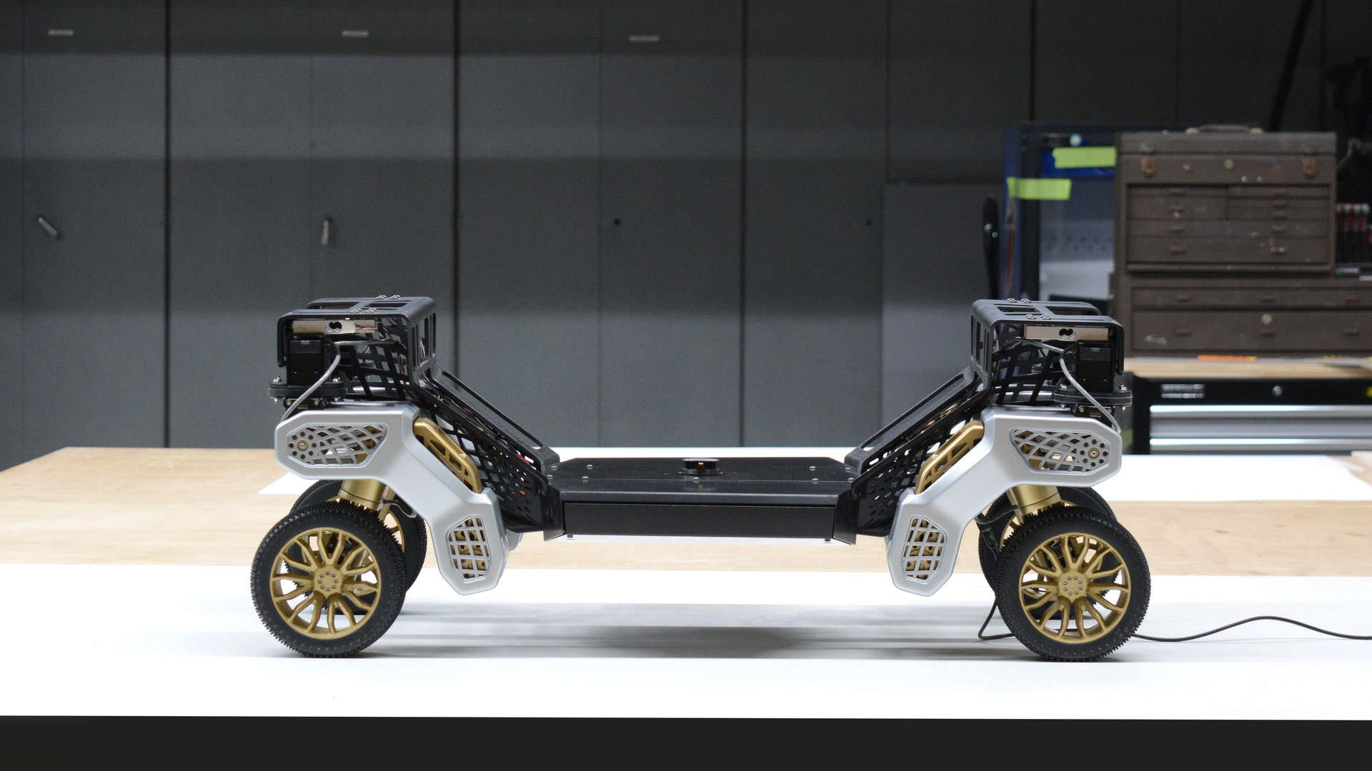 نمای جانبی خودروی مفهومی رباتیک هیوندای تایگر / Hyundai TIGER Concept