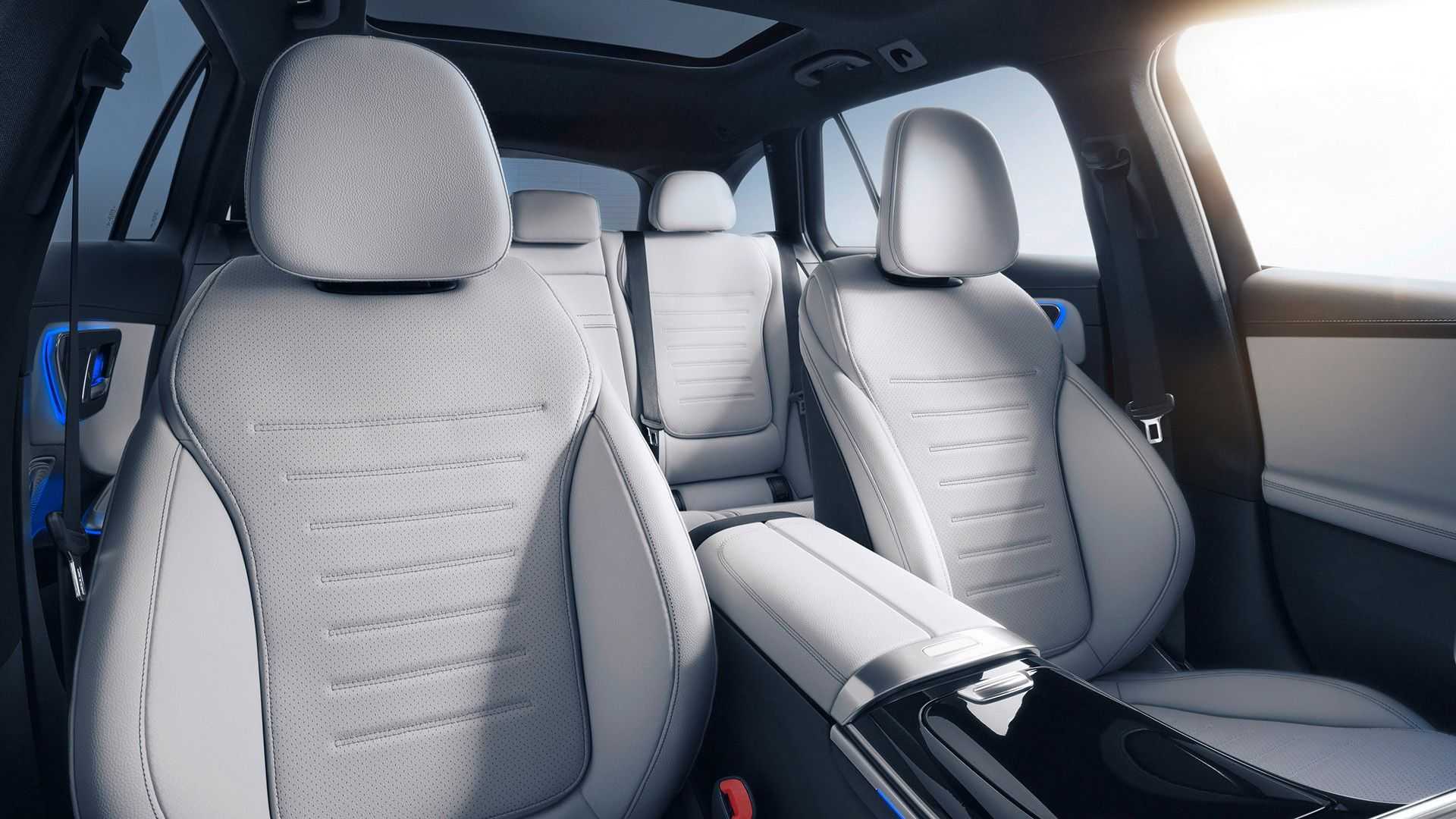 صندلی های عقب استیشن واگن مرسدس بنز سی کلاس / 2022 Mercedes C-Class آبی رنگ