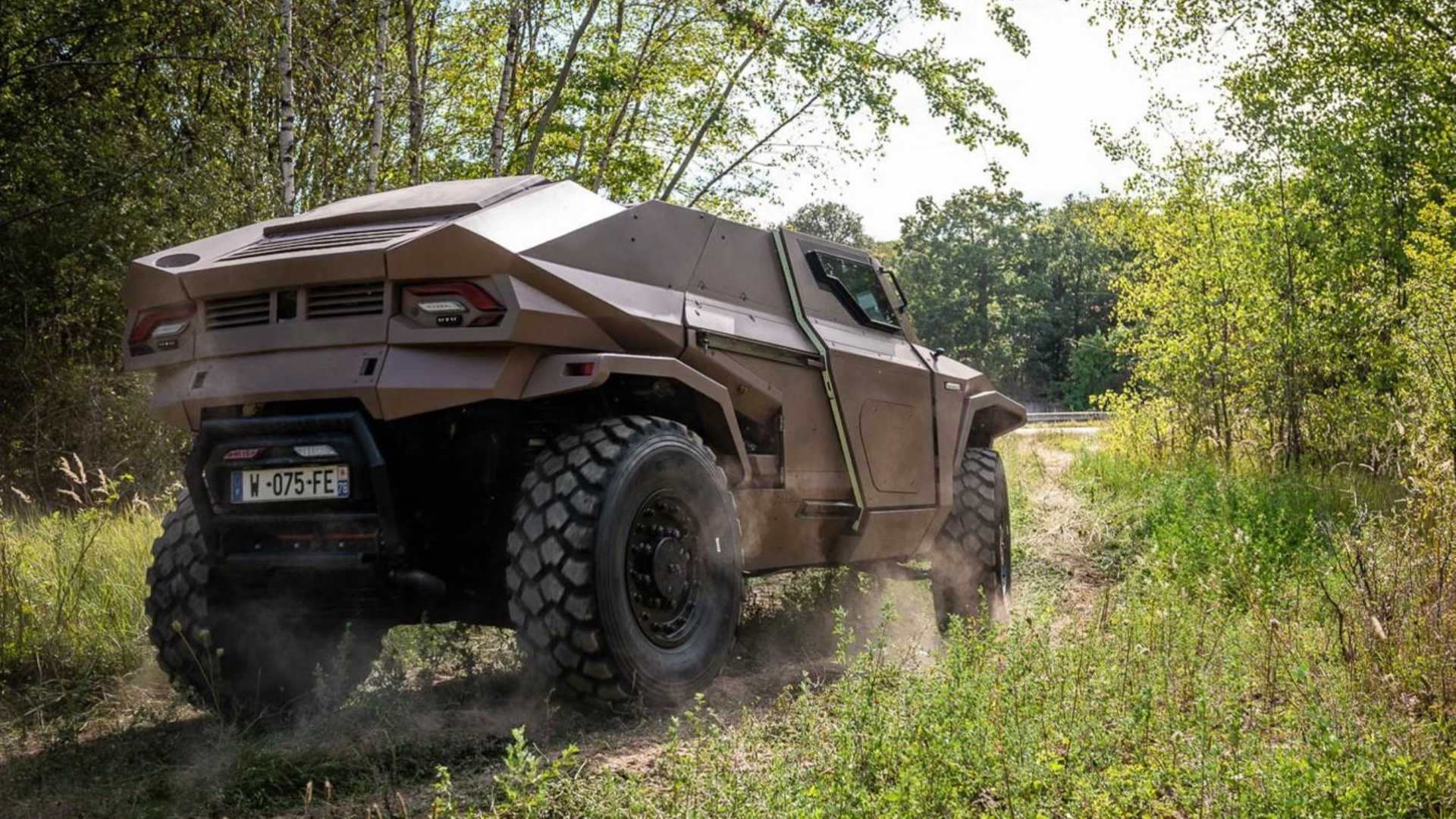 نمای عقب شاسی بلند نظامی آرکیوس اسکارابی / Arquus Scarabee Hybrid Military SUV