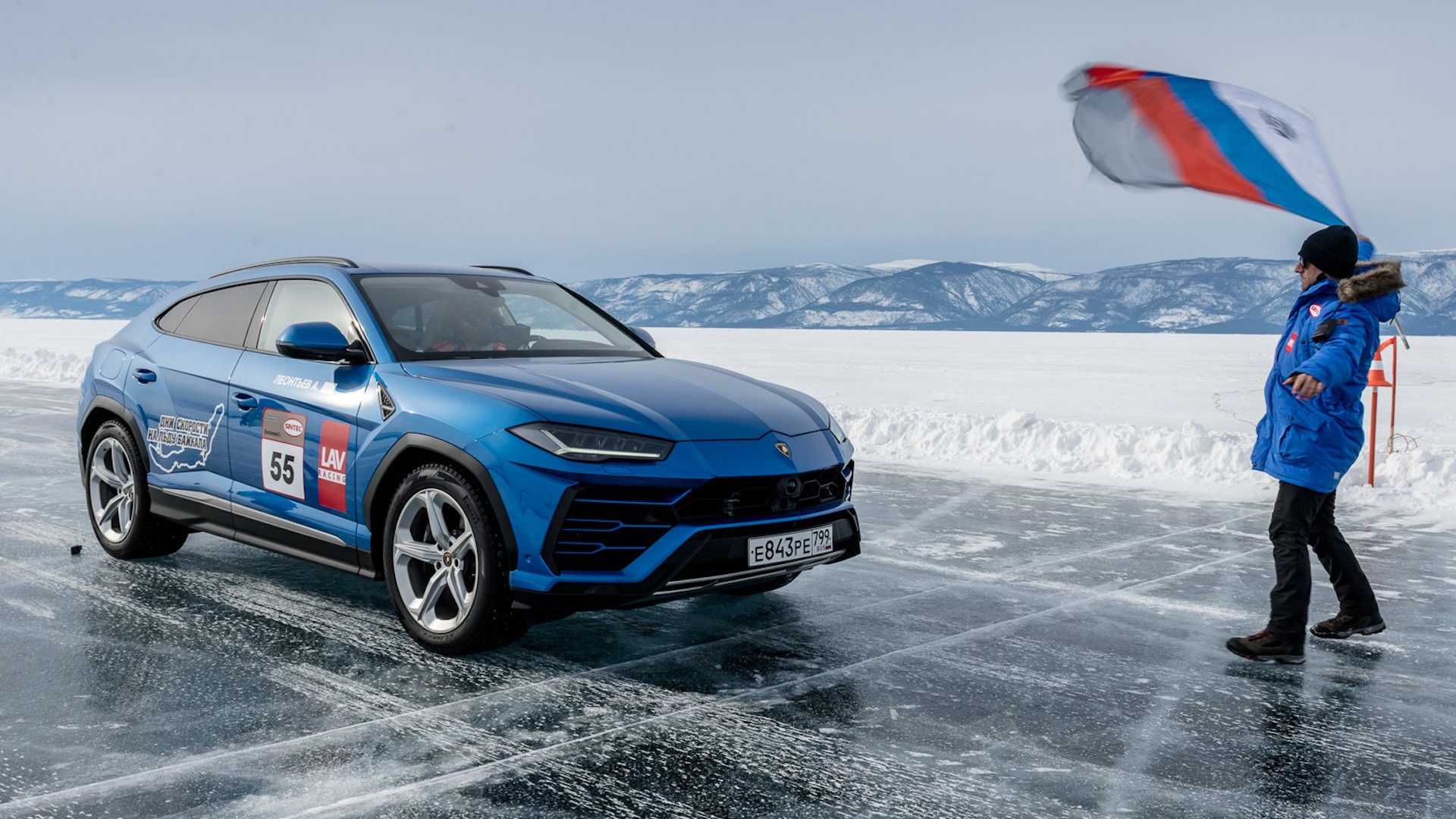 کراس اور لامبورگینی اوروس / Lamborghini Urus آبی رنگ در حال ثبت رکورد سرعت روی یخ