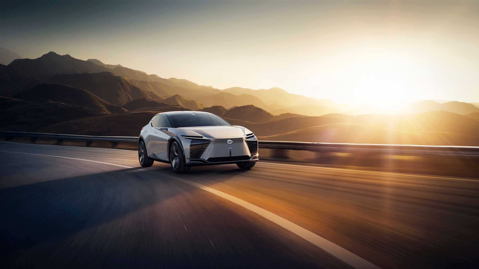 خودروی مفهومی و برقی لکسوس / Lexus LF-Z Electrified Concept EV سفید رنگ در جاده با منظره طلوع آفتاب