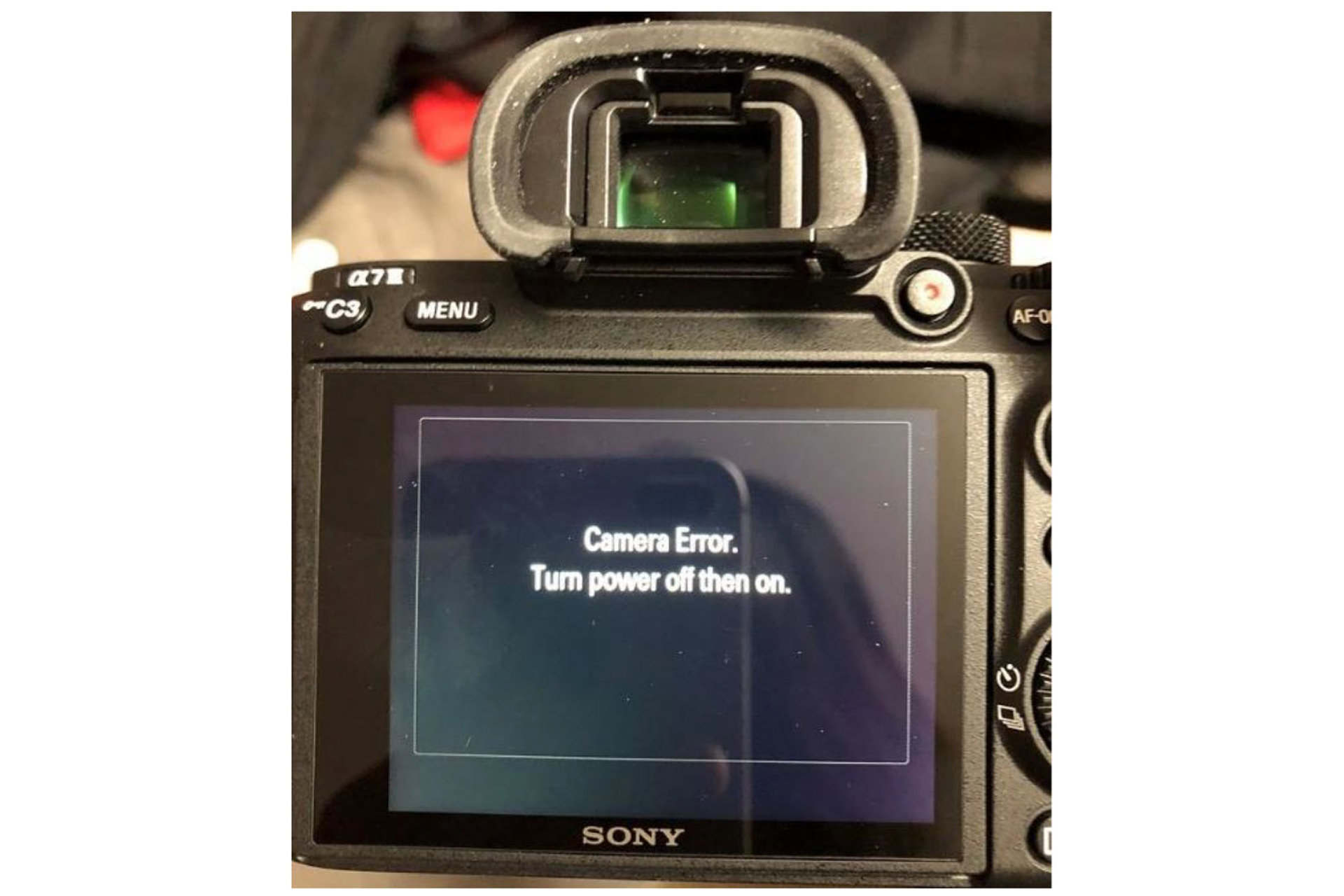 پیغام خطا روی نمایشگر دوربین سونی Sony a7 III