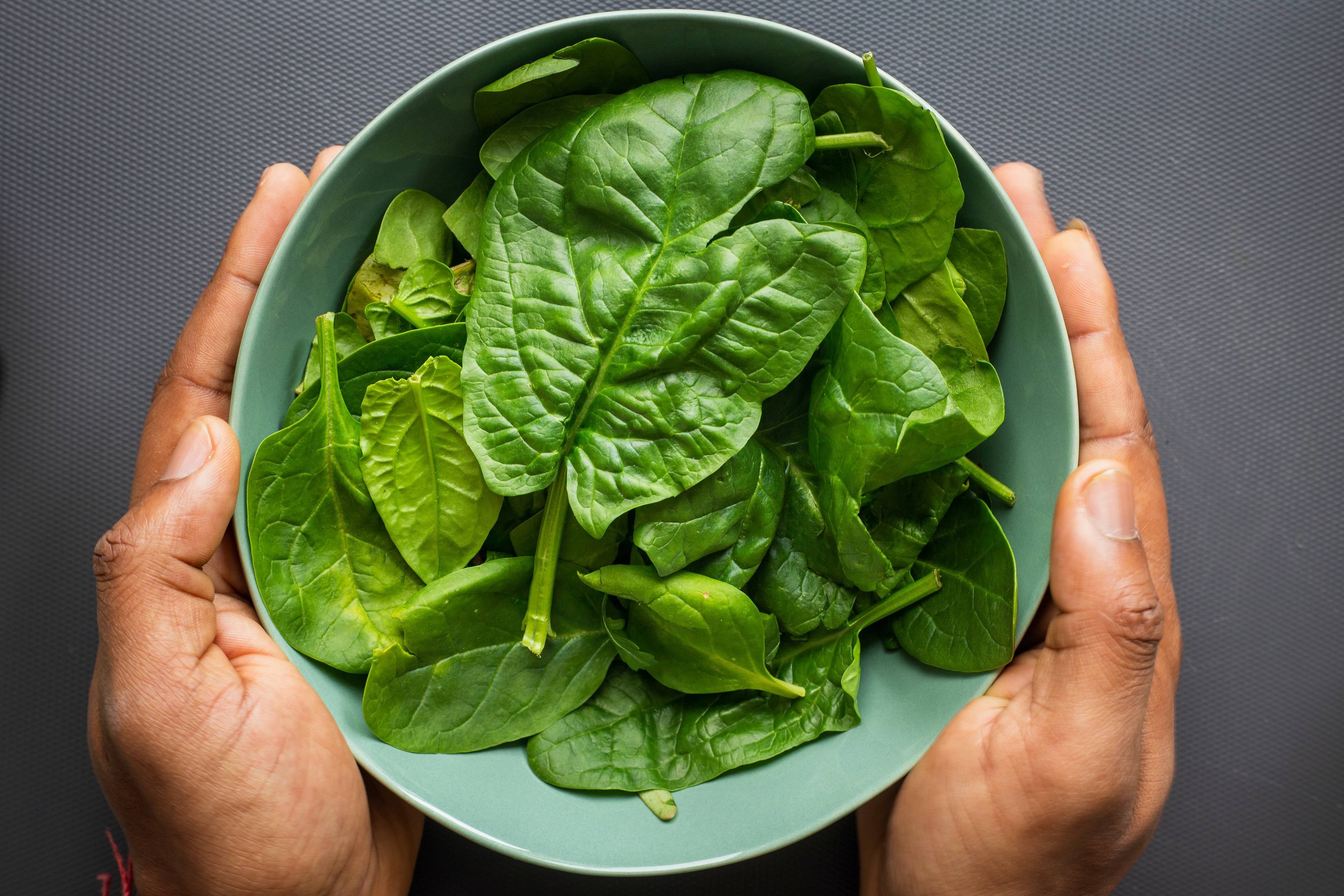 مصرف سبزی‌های برگی برای تقویت عضلات ضروری است