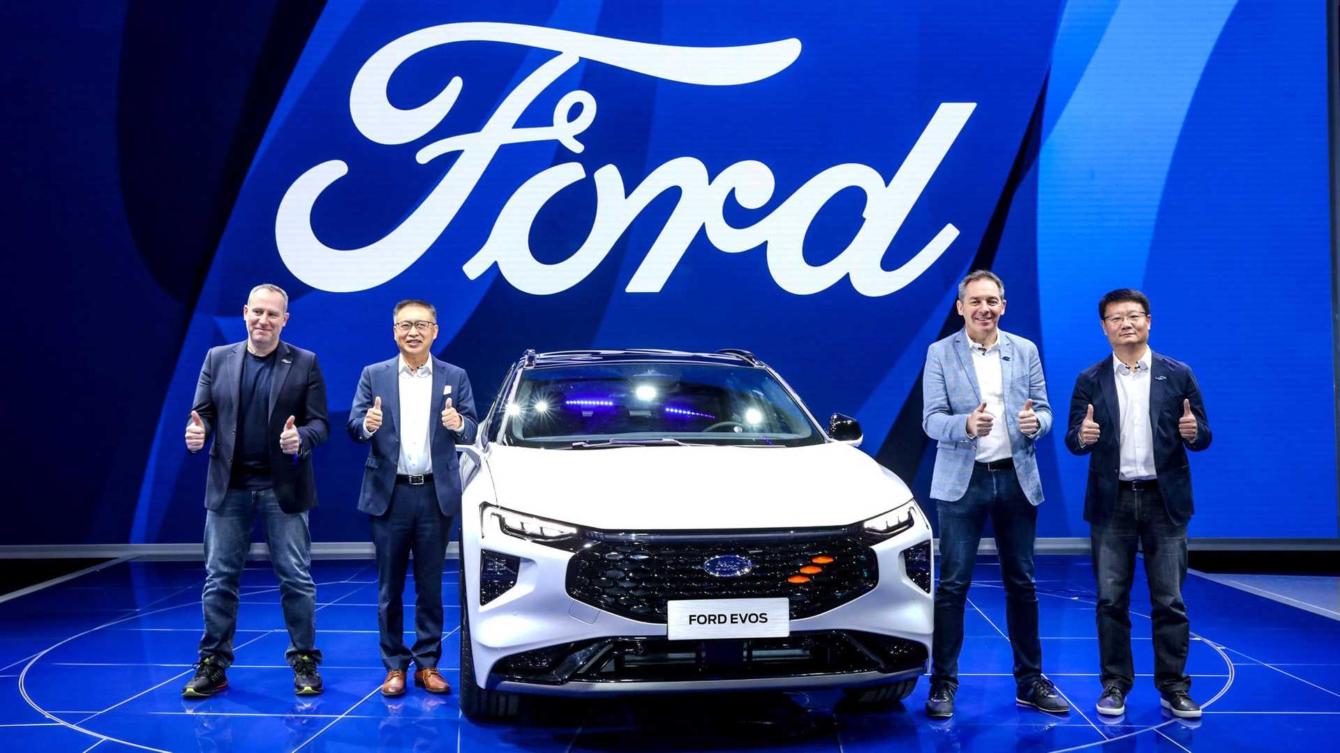 نمای جلو شاسی بلند فورد ایوس /  Ford Evos SUV در نمایشگاه شانگهای 