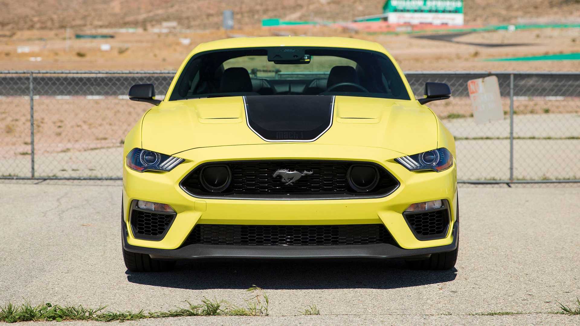 نمای جلو فورد موستانگ مک وان / Ford Mustang Mach 1 زرد رنگ