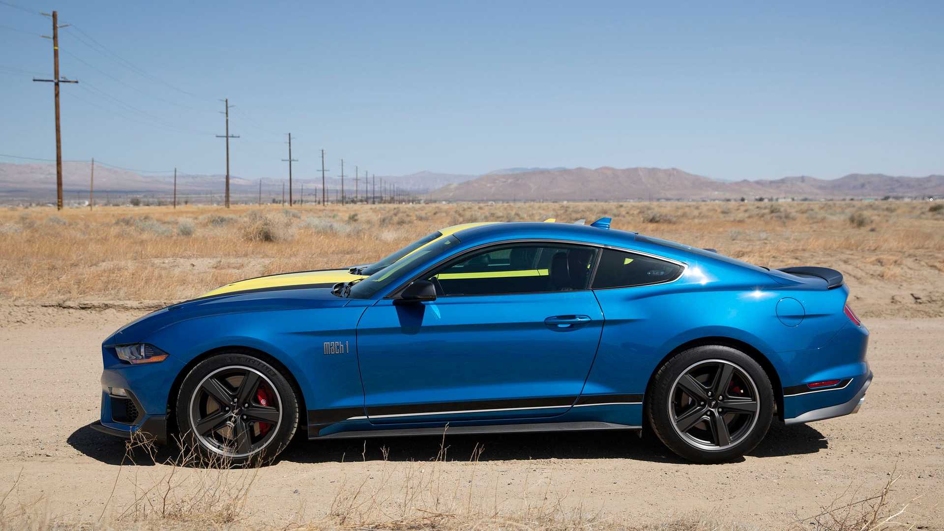 نمای جانبی فورد موستانگ مک وان / Ford Mustang Mach 1 آبی رنگ
