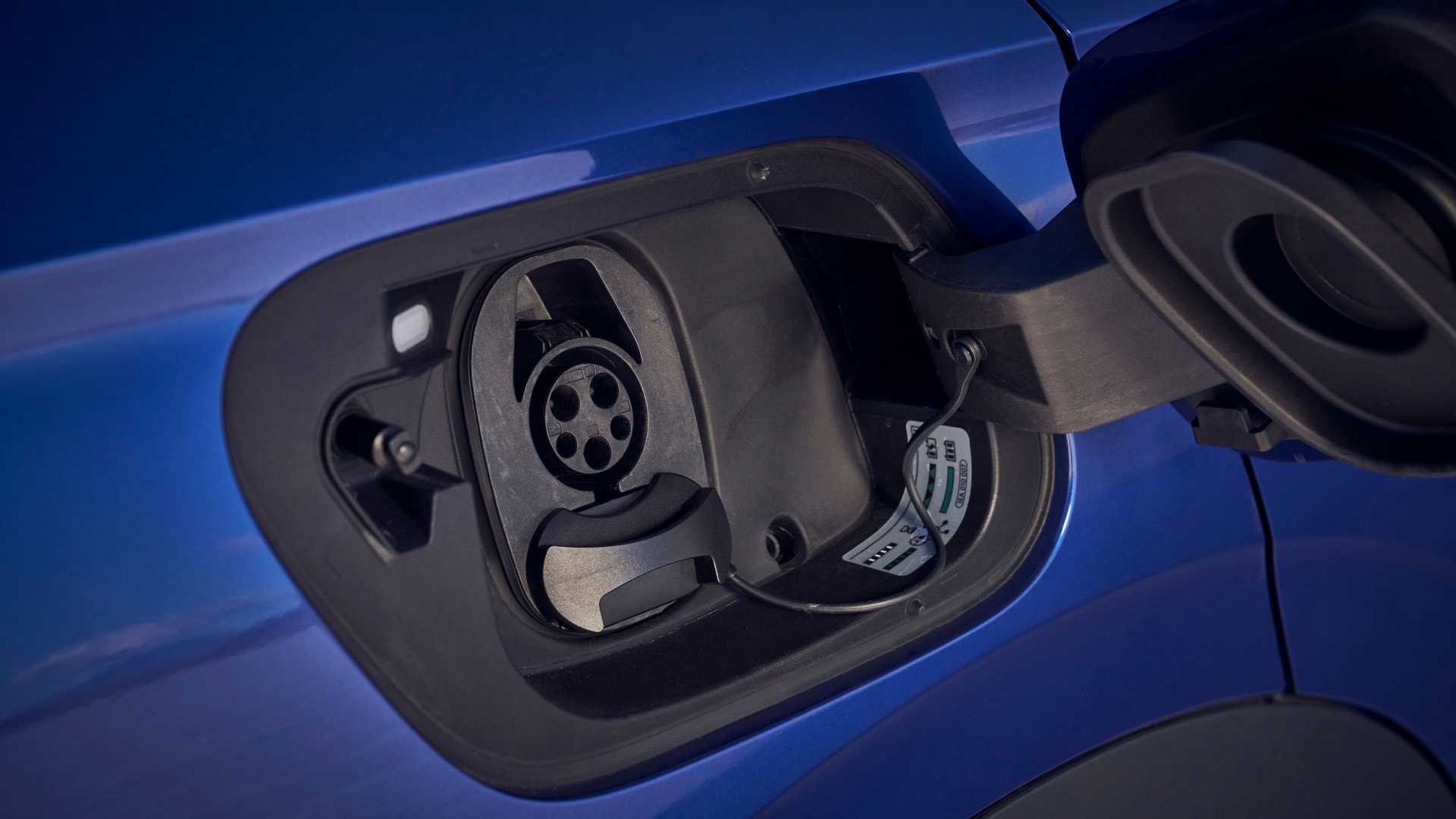 پورت شارژ خودروی الکتریکی فولکس واگن آی دی 4 / Volkswagen ID.4 آبی رنگ