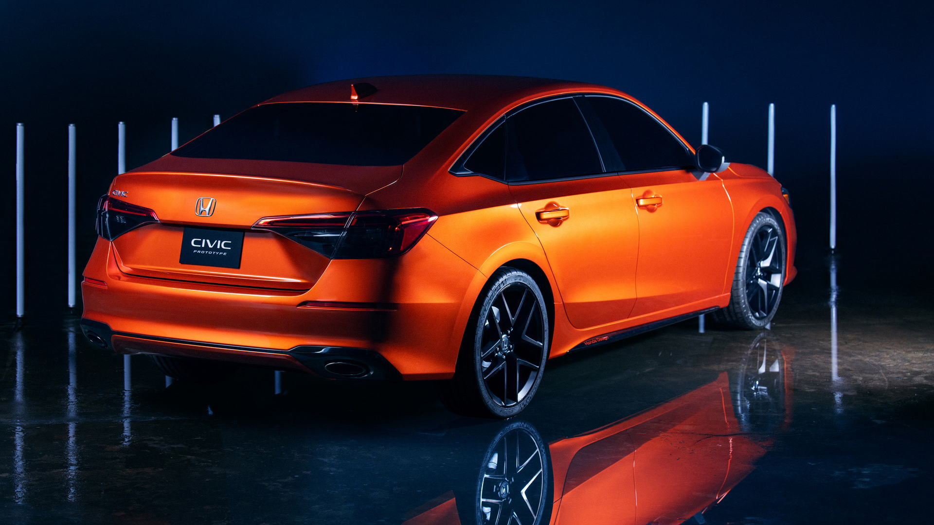 نمای سه چهارم عقب هوندا سیویک مدل 2022 / 2022 Honda Civic Sedan نارنجی رنگ