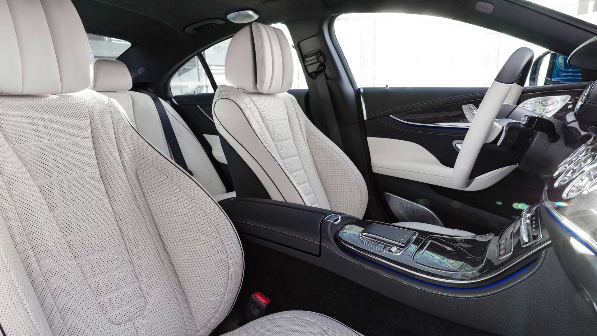 نمای صندلی جلو Mercedes-Benz CLS AMG مرسدس بنز سی ال اس 2022