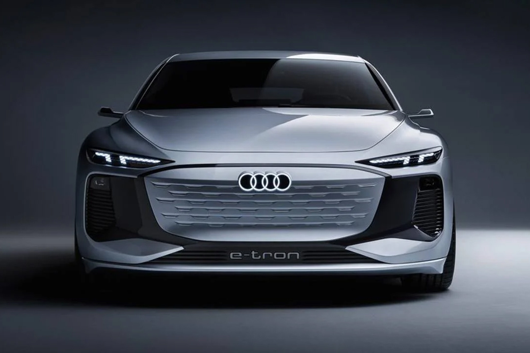 نمای روبرو مدل مفهومی آئودی ای ترون Audi A6 e-tron concept