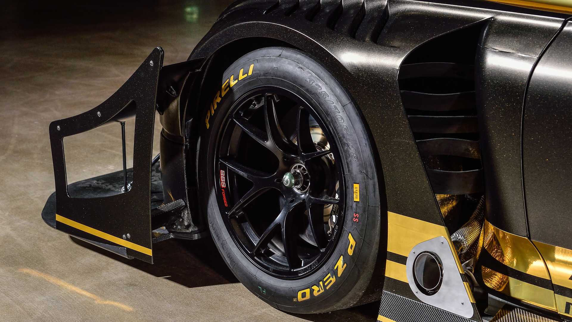 چرخ جلو بنتلی کنتیننتال جی تی 3 پایکز پیک / Bentley Continental GT3 Pikes Peak سیاه رنگ