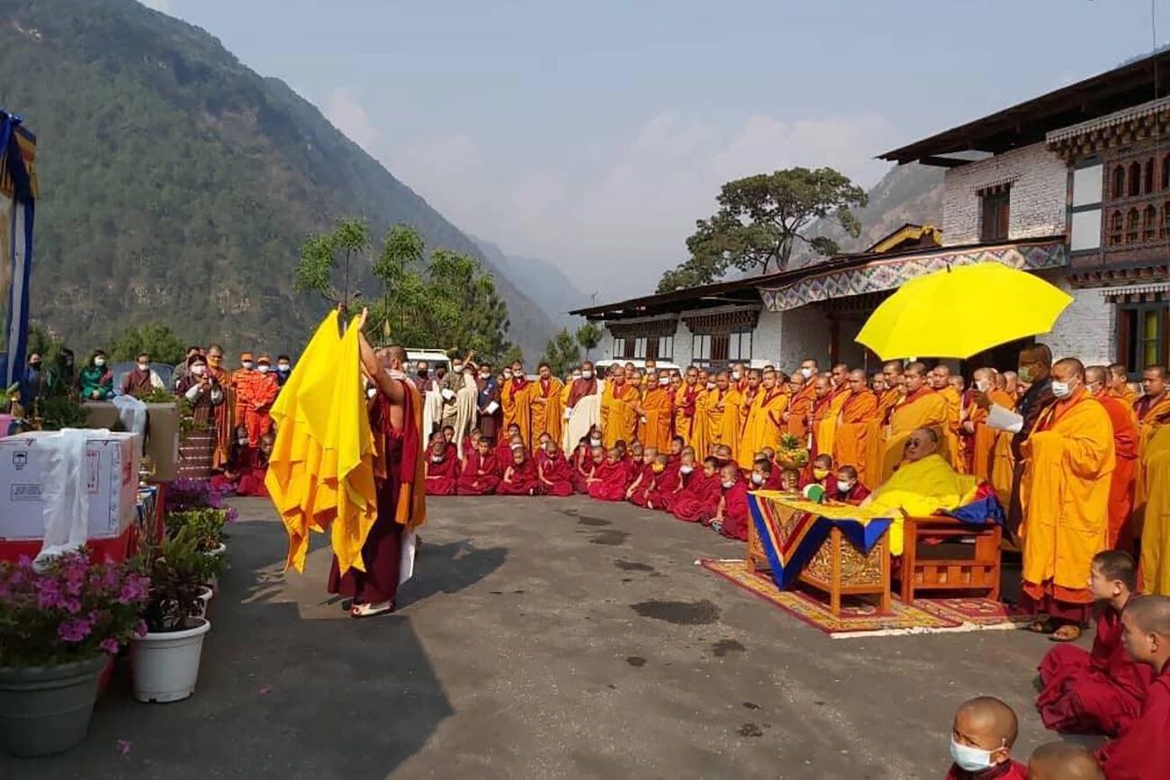 buddhist ritual vaccine doses lhuntse bhutan - واکسیناسیون کرونا در بوتان چگونه از بیشتر کشورها پیشی گرفت