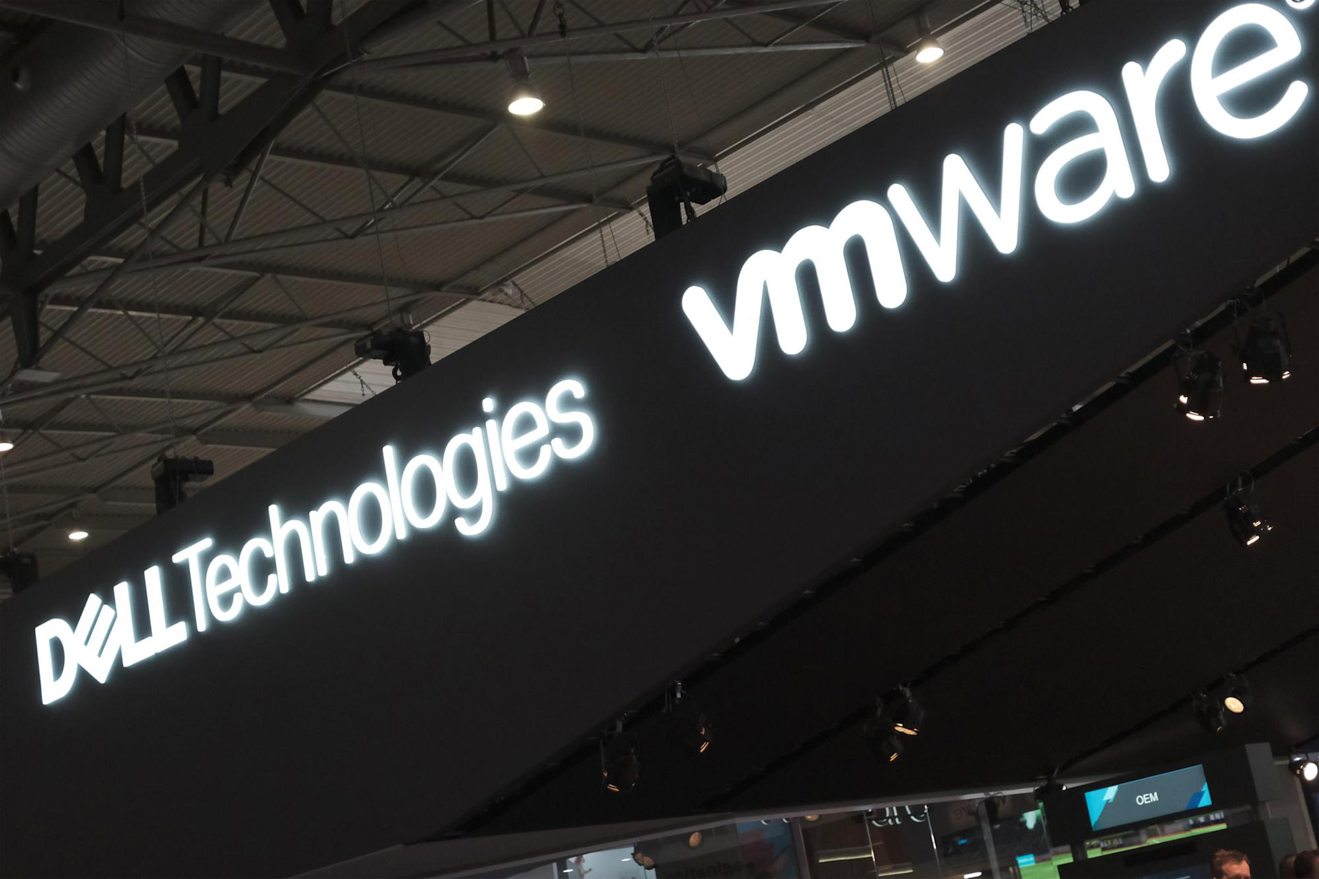 دل VMware را واگذار می‌کند