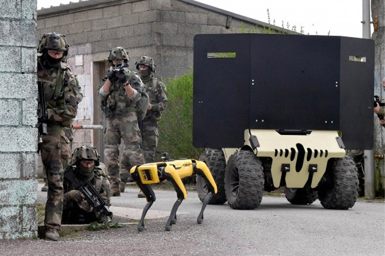 ربات اسپات / Spot و Barakuda در تمرین نظامی ارتش فرانسه