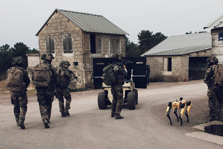 ربات اسپات / Spot و Barakuda تمرین نظامی ارتش فرانسه محیط شهری
