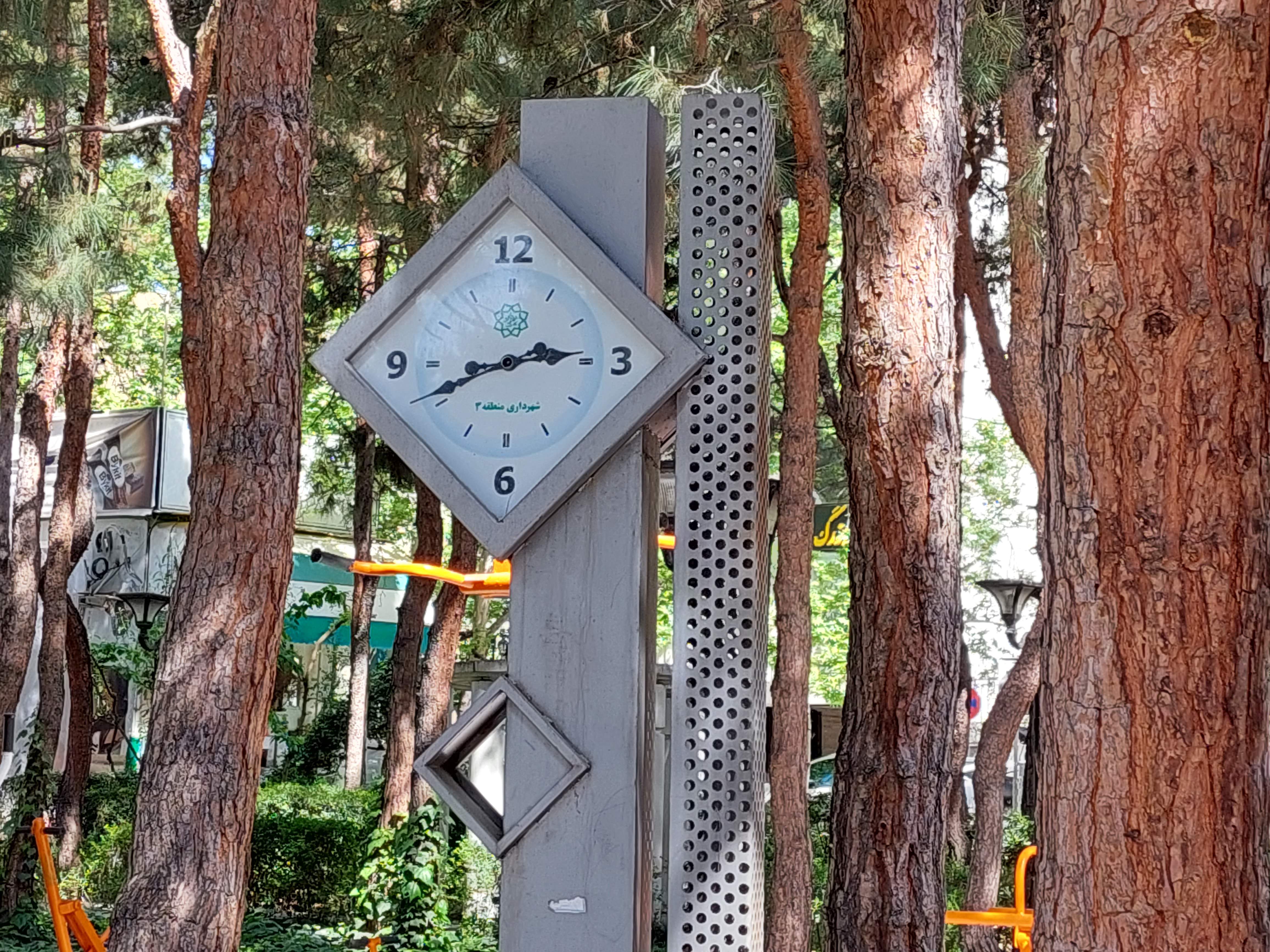 3x cropped photo of the Galaxy A52 wide-angle camera in good light - Clock in Saba Park, Jordan Street