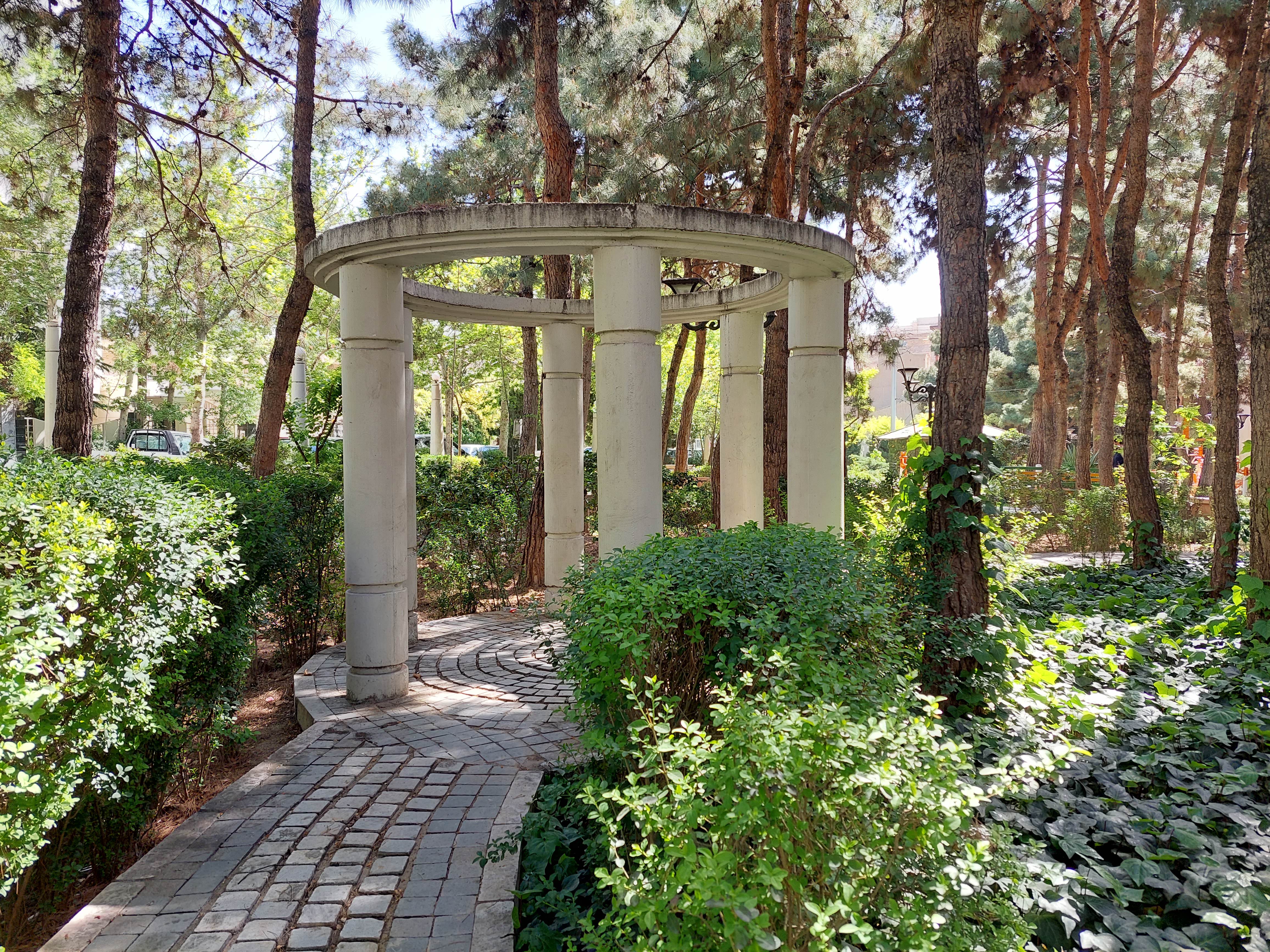 Sample photo of Galaxy A52 wide-angle camera in good light - view in Saba Park, Jordan Street