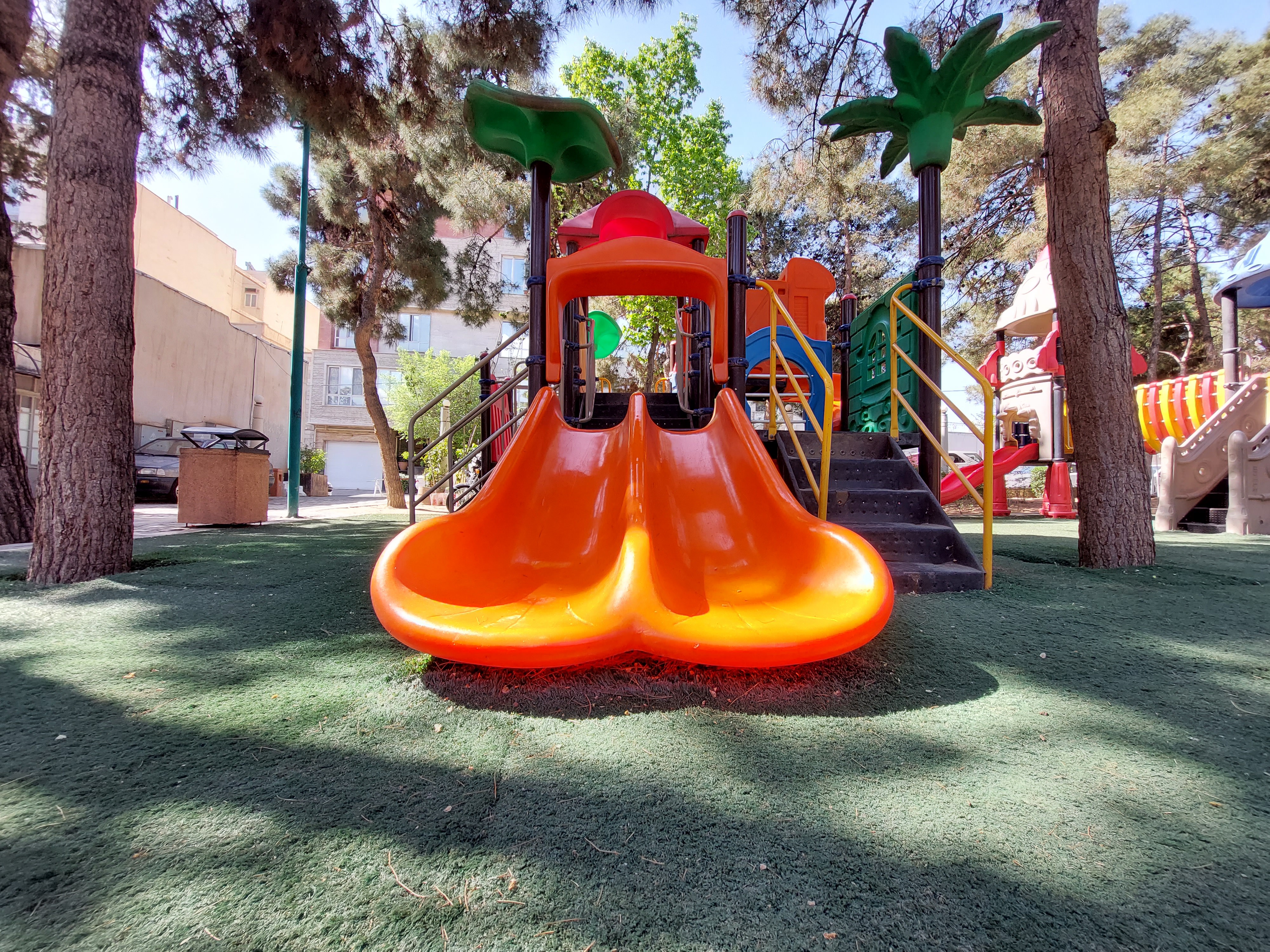 Sample photo of Galaxy A52 ultraviolet camera in the right light - a children's playground in Saba Park, Jordan Street