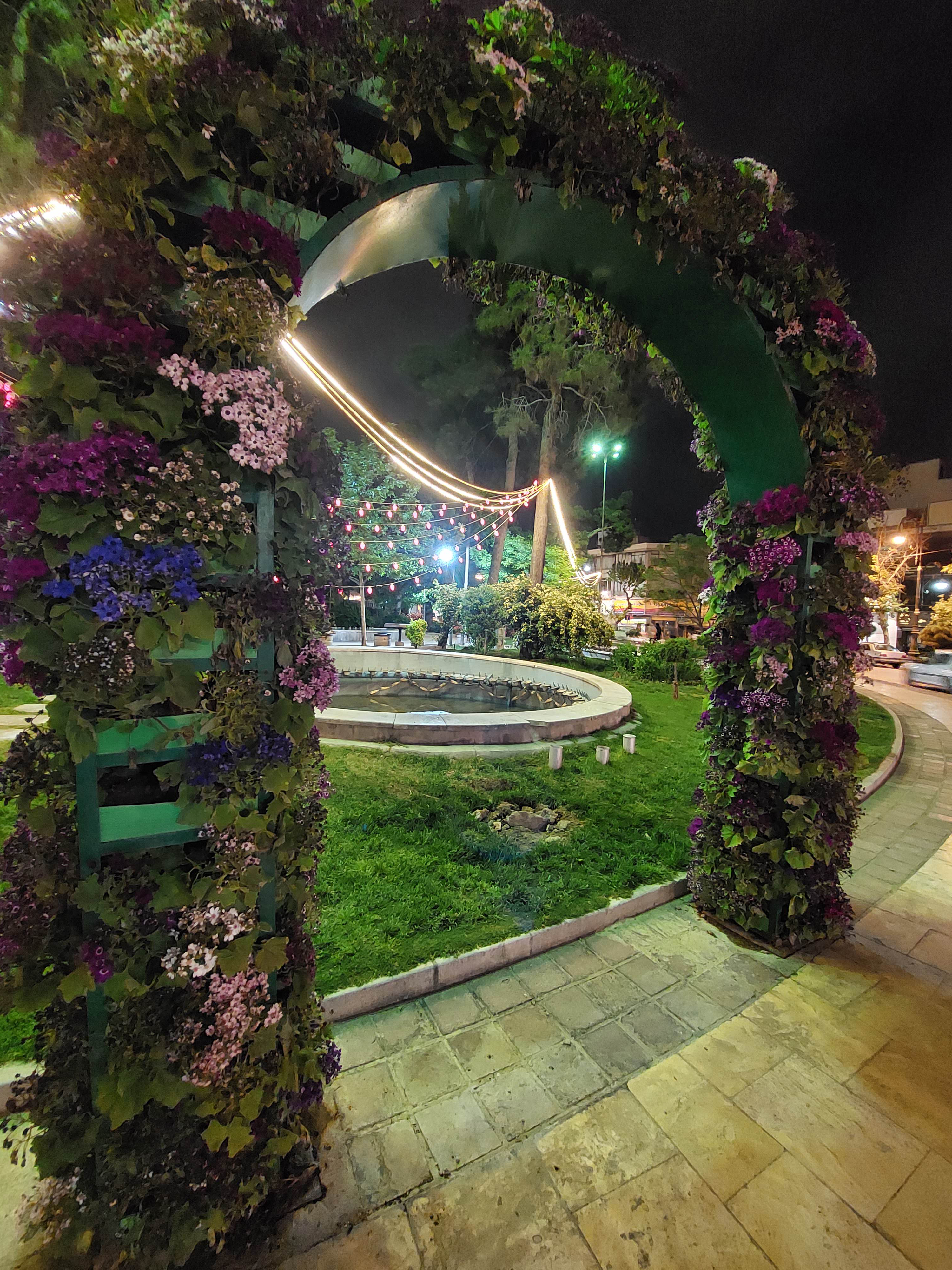 Sample photo of Galaxy A52 ultraviolet camera in low light - Haft Houz Square entrance