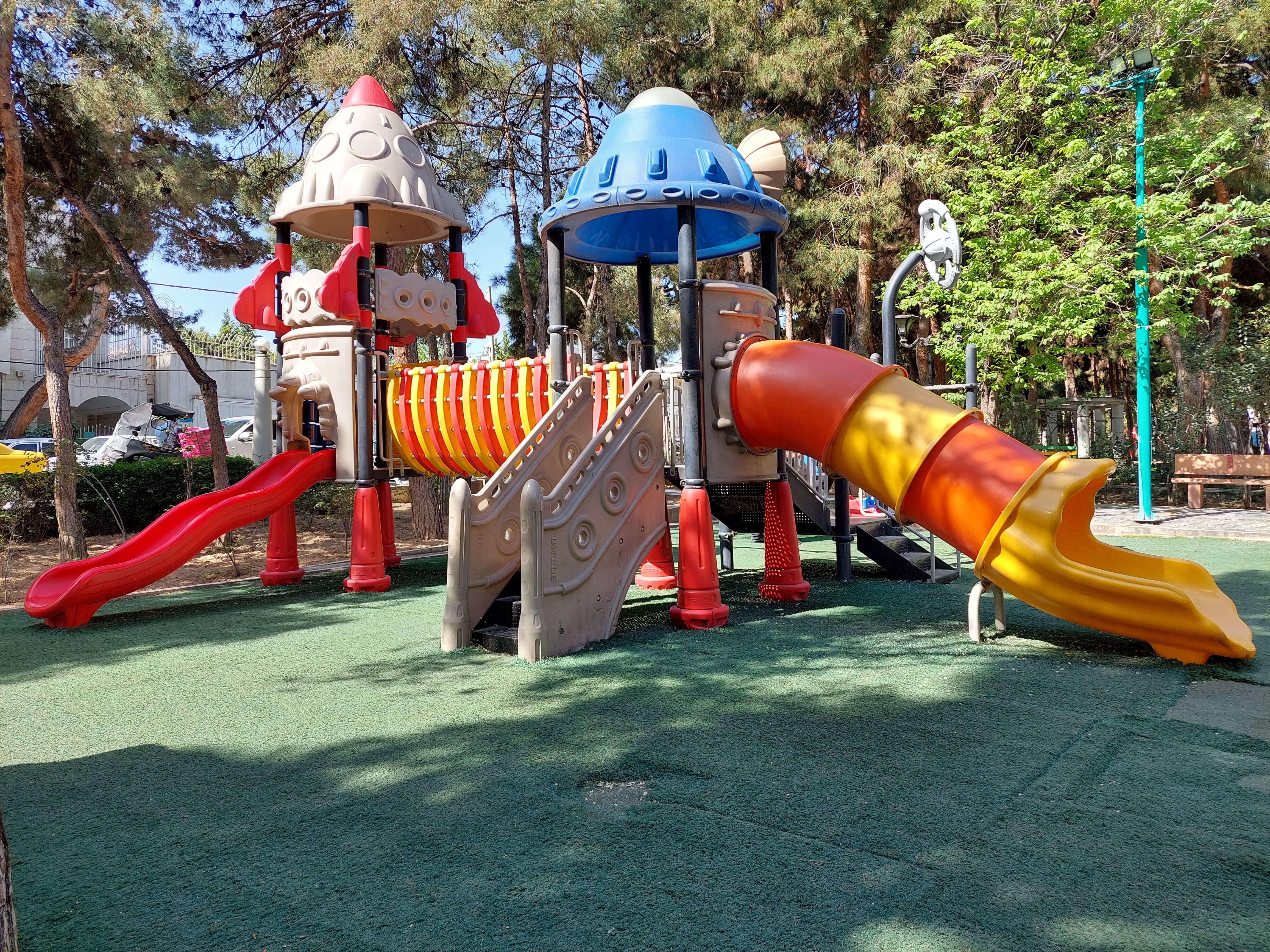 Sample photo of the Galaxy A72 wide-angle camera in the right light - a children's playground in Saba Park, Jordan Street