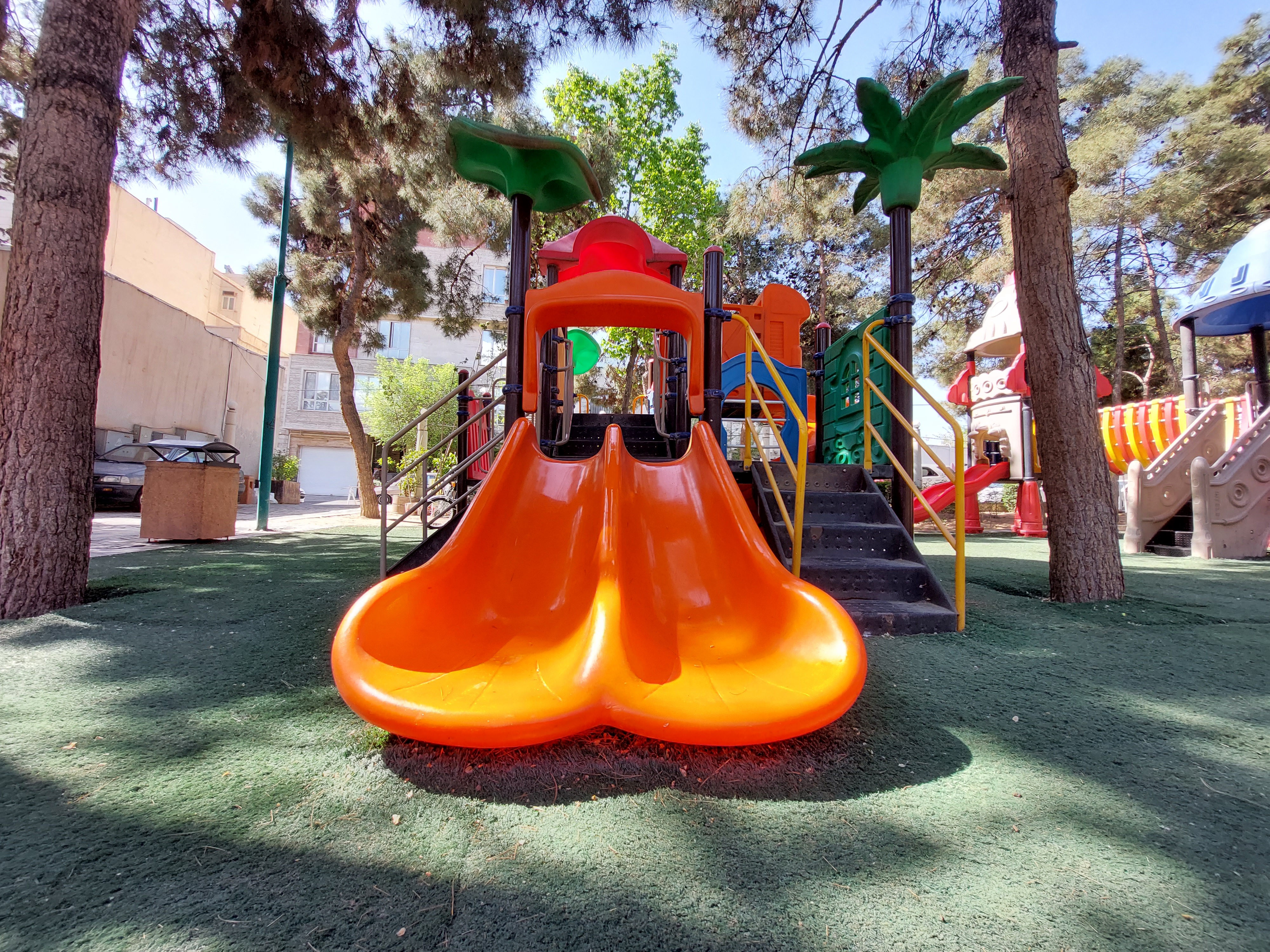 Sample photo of Galaxy A72 ultraviolet camera in the right light - a children's playground in Saba Park, Jordan Street