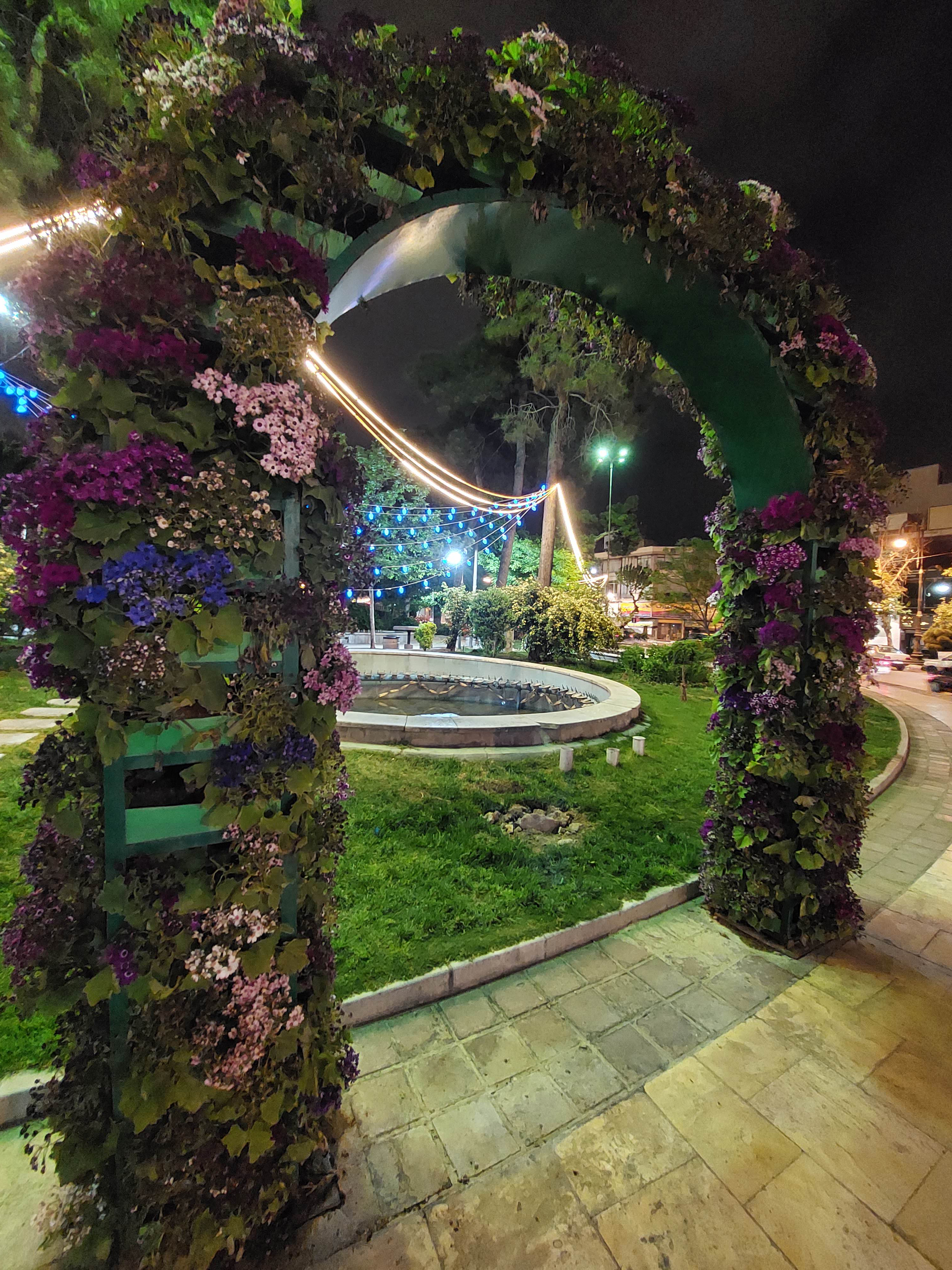 Sample photo of Galaxy A72 ultraviolet camera in low light - Haft Houz Square entrance