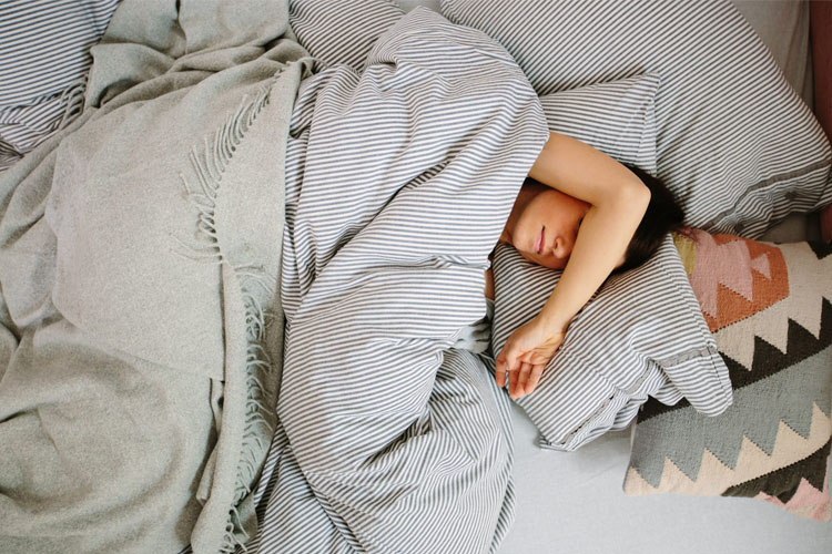 gettyimages sleepless - ماندن در خانه ساعات خواب را افزایش اما کیفیت آن را کاهش داده است