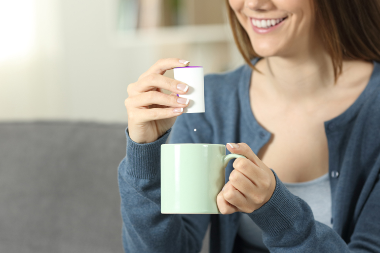 gettyimages tea - آیا شیرین‌کننده‌های غیرطبیعی برای سلامتی مضرند؟