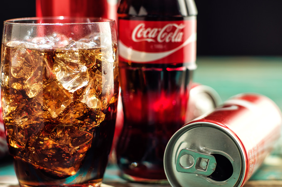 glass of coca cola - نگاهی به ارتباط مصرف نوشابه و پوکی استخوان