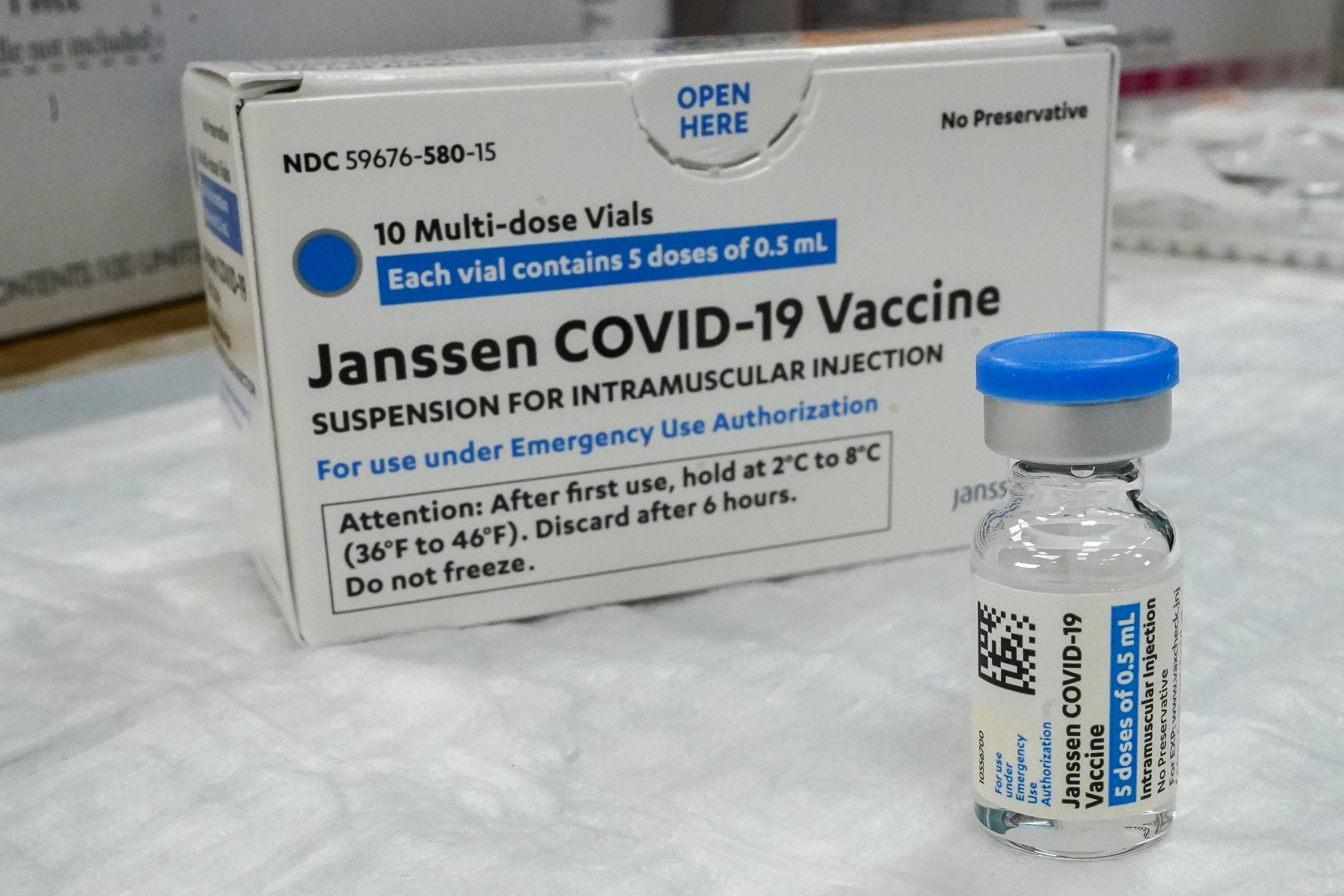 استفاده از واکسن جانسون اند جانسون در آمریکا موقتا متوقف می‌شود
