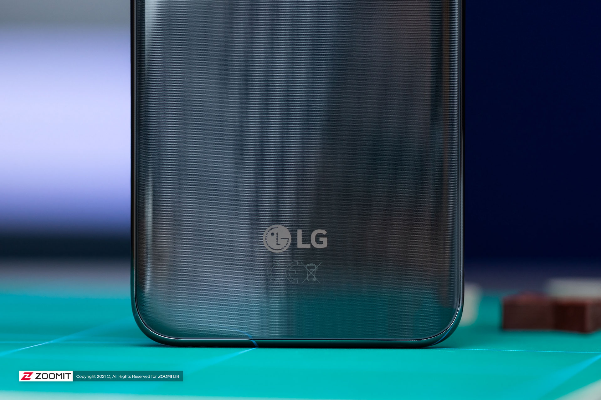 لوگو LG پشت گوشی ال جی K61