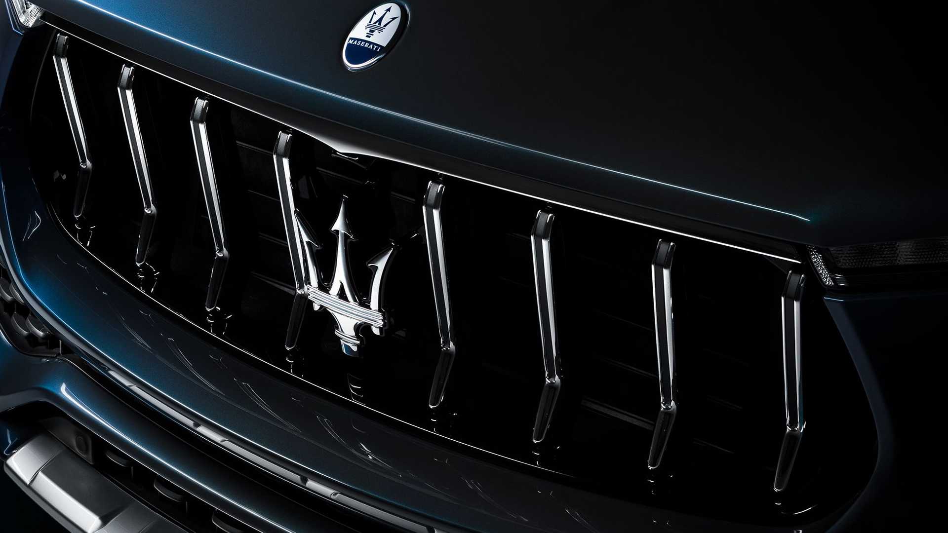 جلوپنجره شاسی بلند مازراتی لوانته هیبرید / Maserati Levante Hybrid SUV آبی رنگ
