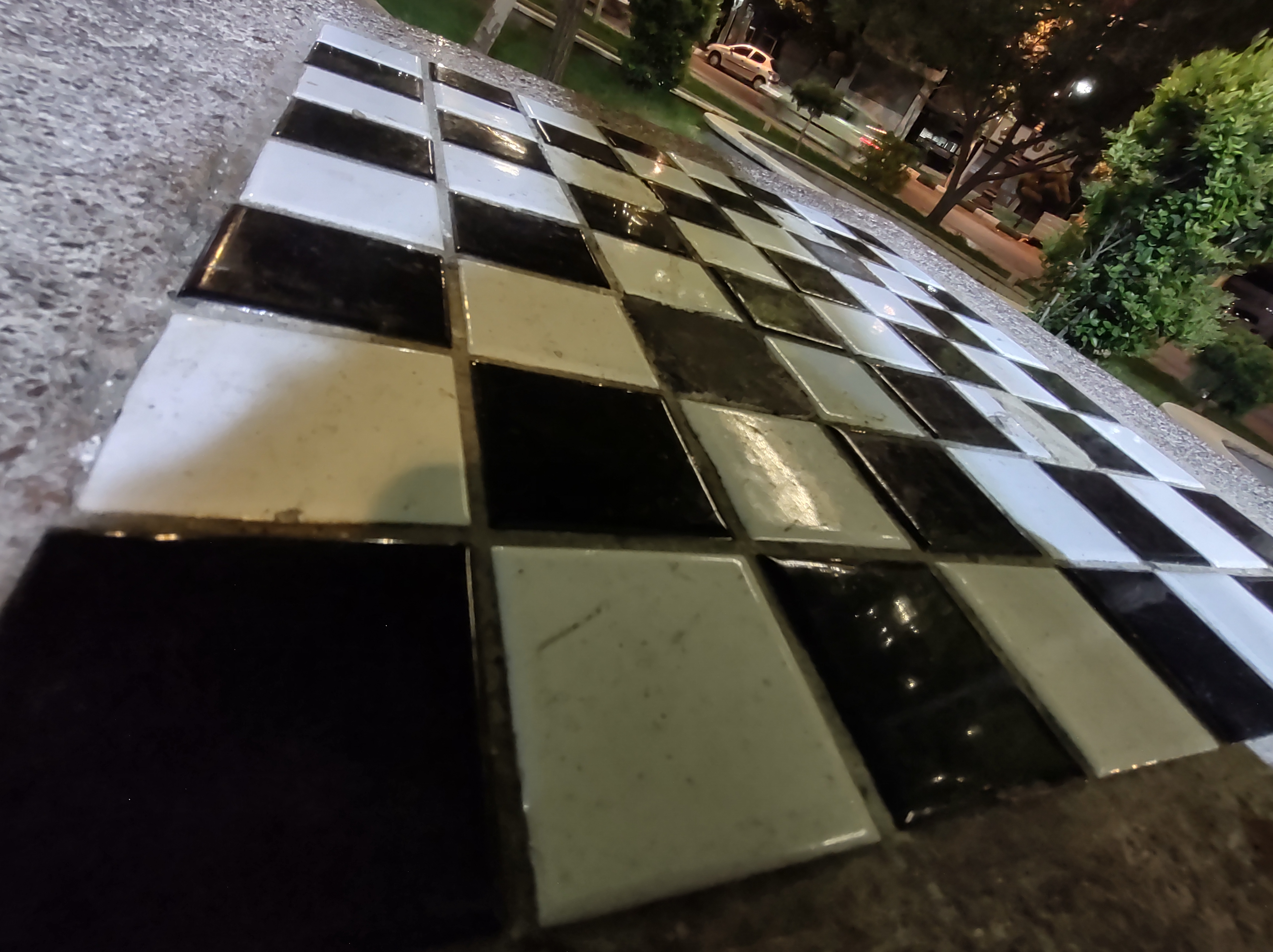 نمونه عکس دوربین اولتراواید موتورولا موتو جی ۹ پلاس در شب - میز شطرنج