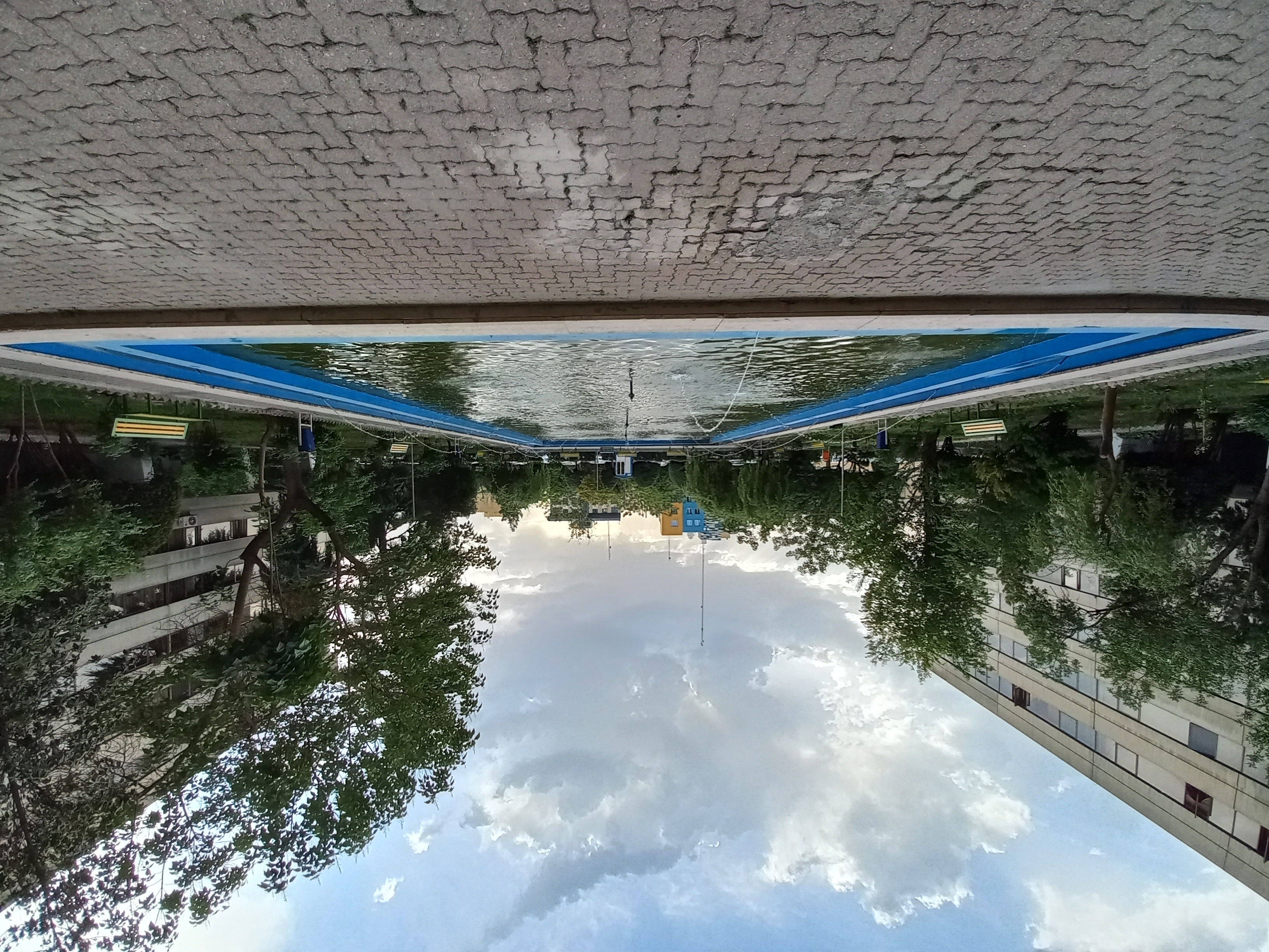 نمونه عکس ثبت شده توسط دوربین فوق‌عریض گلکسی A32 سامسونگ در روشنایی روز - حوض بلوک A1 شهرک اکباتان