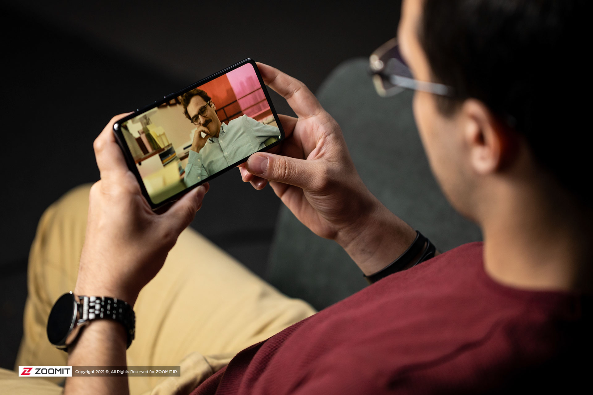 Watch videos on the screen of the Samsung Galaxy A72 and Galaxy A52