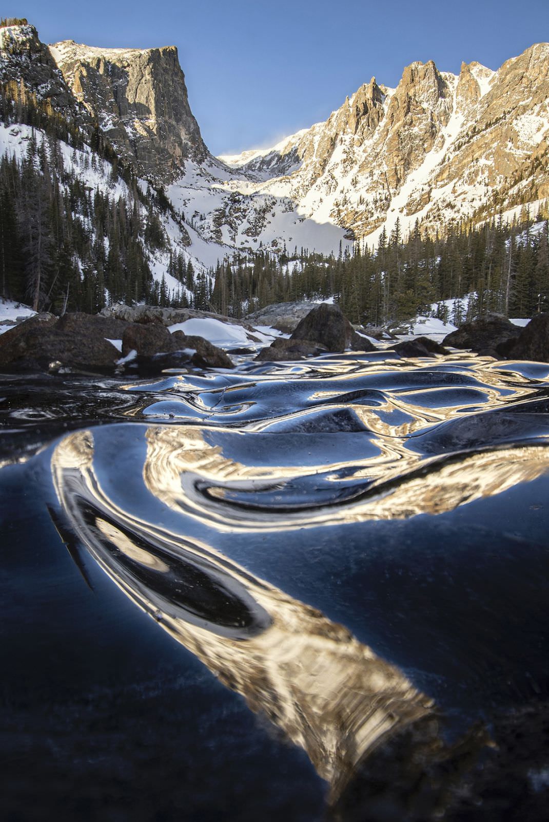 نمای طبیعت و دریاچه کوهستانی در کلرادو عکاس اریک گروس