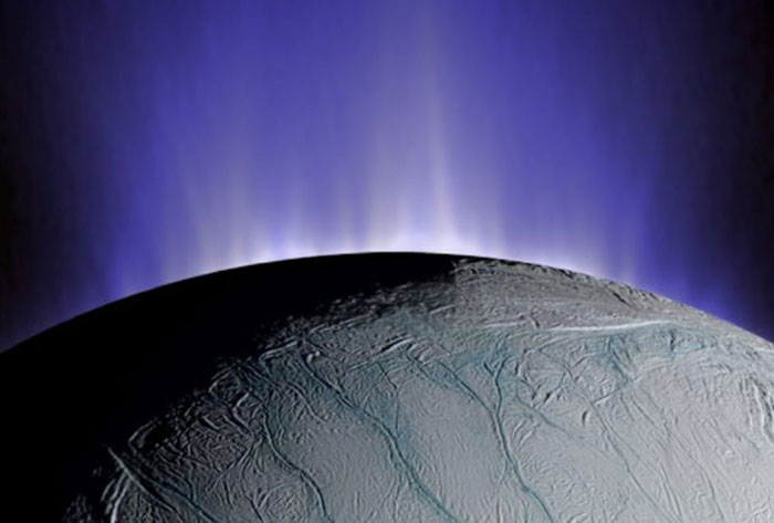 enceladus plumes - ماه‌های زحل؛ ویژگی‌ها و کاوش‌ها
