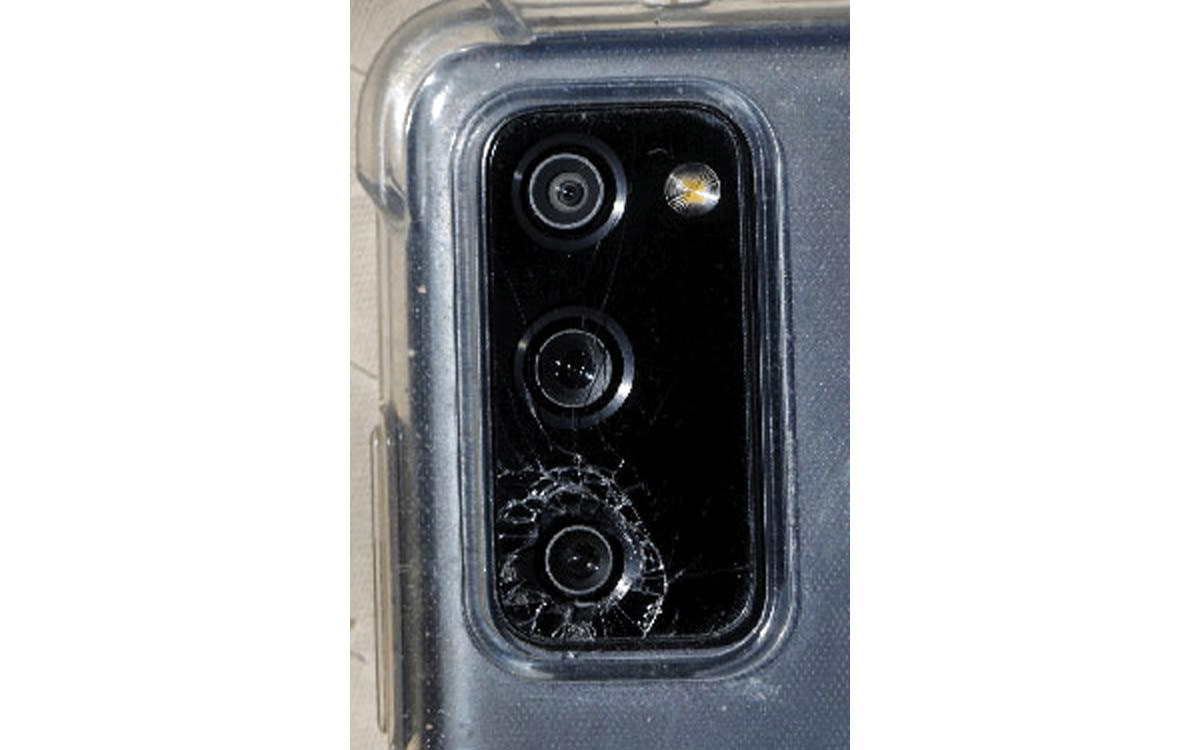 faulty rear camera glass galaxy s20 series 1 - سامسونگ به استفاده از شیشه بی‌کیفیت در دوربین پشت سری گلکسی S20 متهم شد