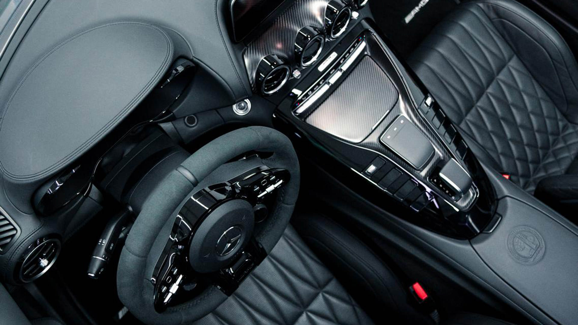 نمای داخل کابین مرسدس آ ام گ جی تی آر اسپیدستر / Mercedes-AMG GT R Speedster مشکی رنگ
