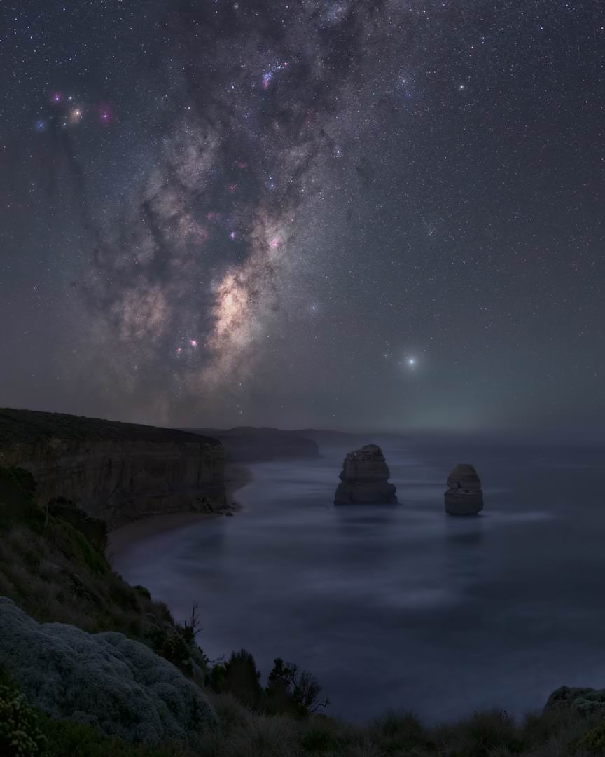 نایکتوفیلی/ خوزه لوئیس کانتابرانا /جاده بزرگ اقیانوس، ویکتوریا، استرالیا /  عکاس سال کهکشان راه‌ شیری ۲۰۲۱