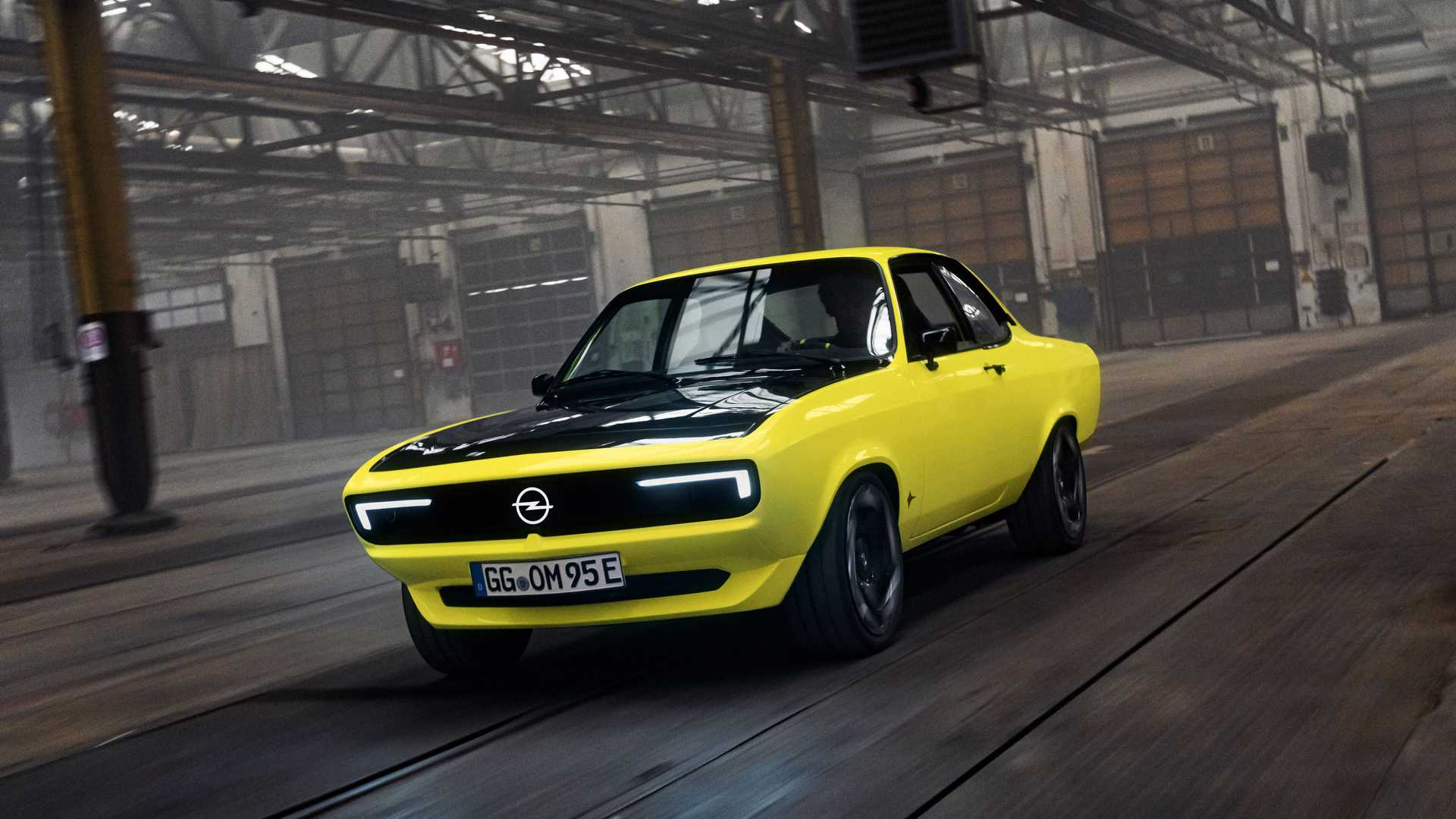 نمای جلو اوپل مانتا جی اس ای الکترومود / Opel Manta GSe ElektroMOD زرد رنگ